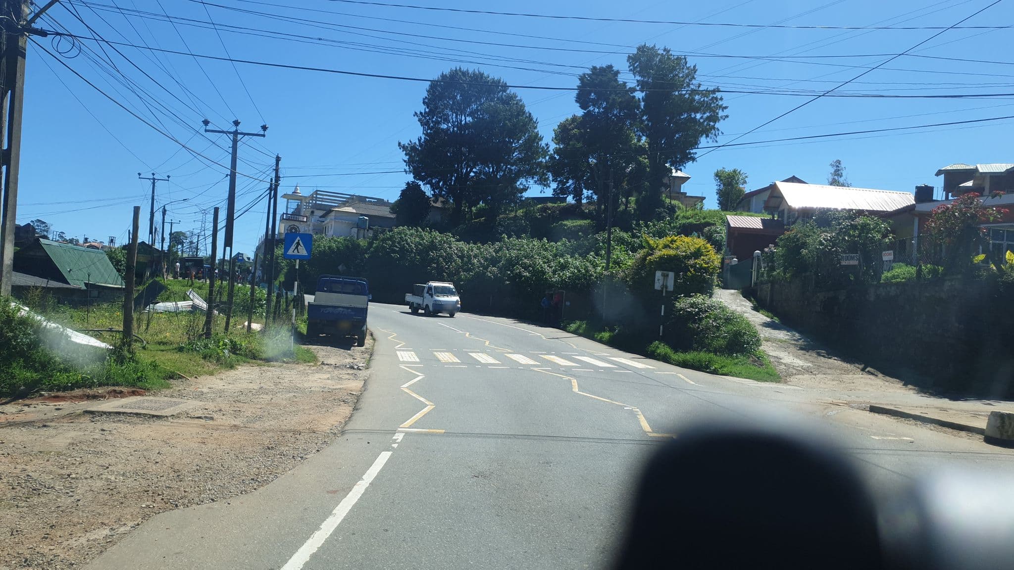 Street view near Samarajeewa Guest House, Nuwara Eliya