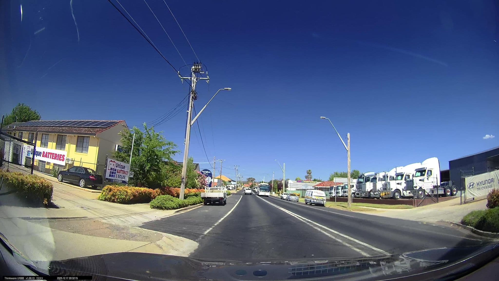 Street view near Country Plaza Motel, Crestwood — © maxim752 (CC BY-SA · Mapillary)