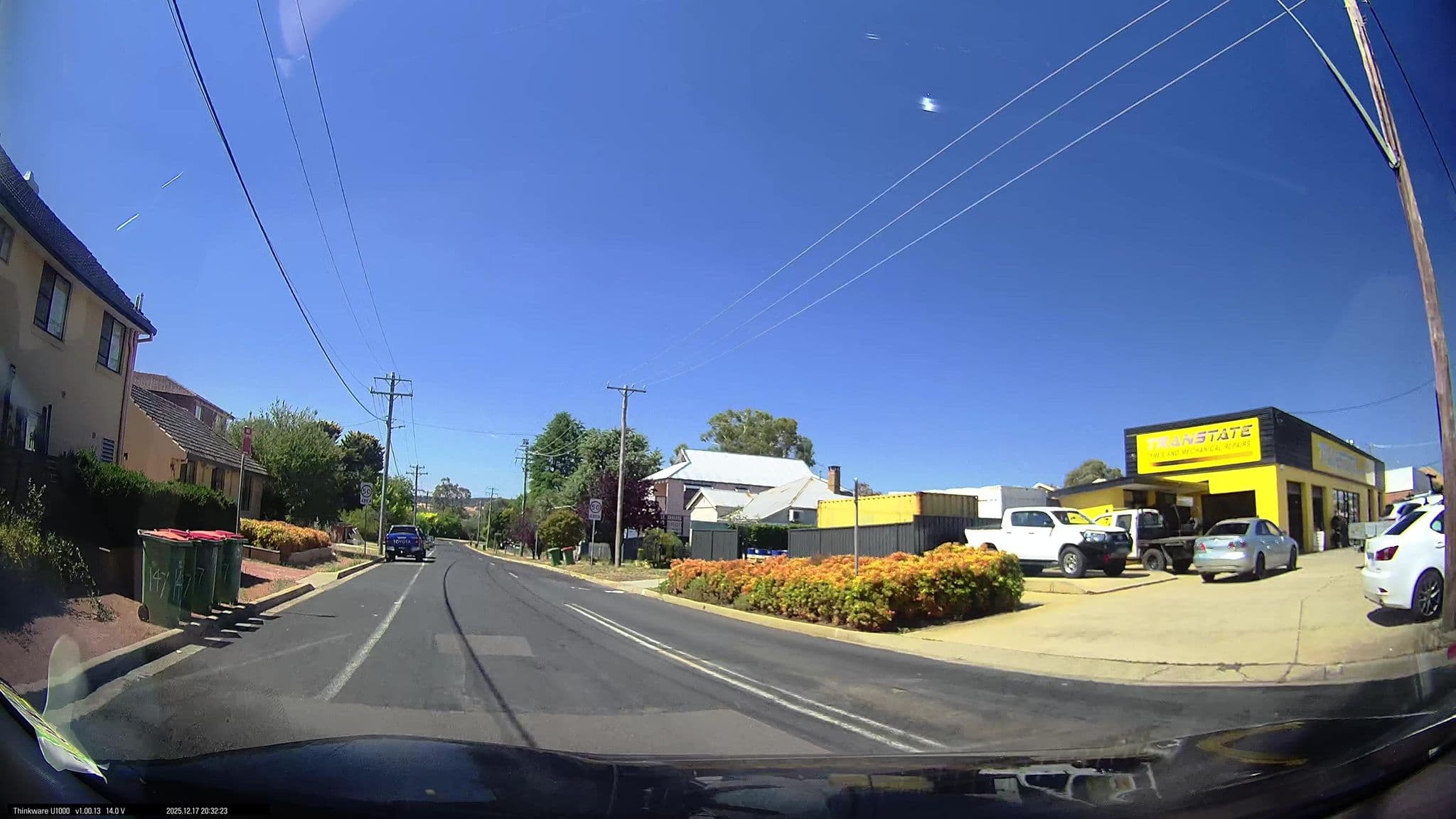 Street view near Country Plaza Motel, Crestwood — © maxim752 (CC BY-SA · Mapillary)
