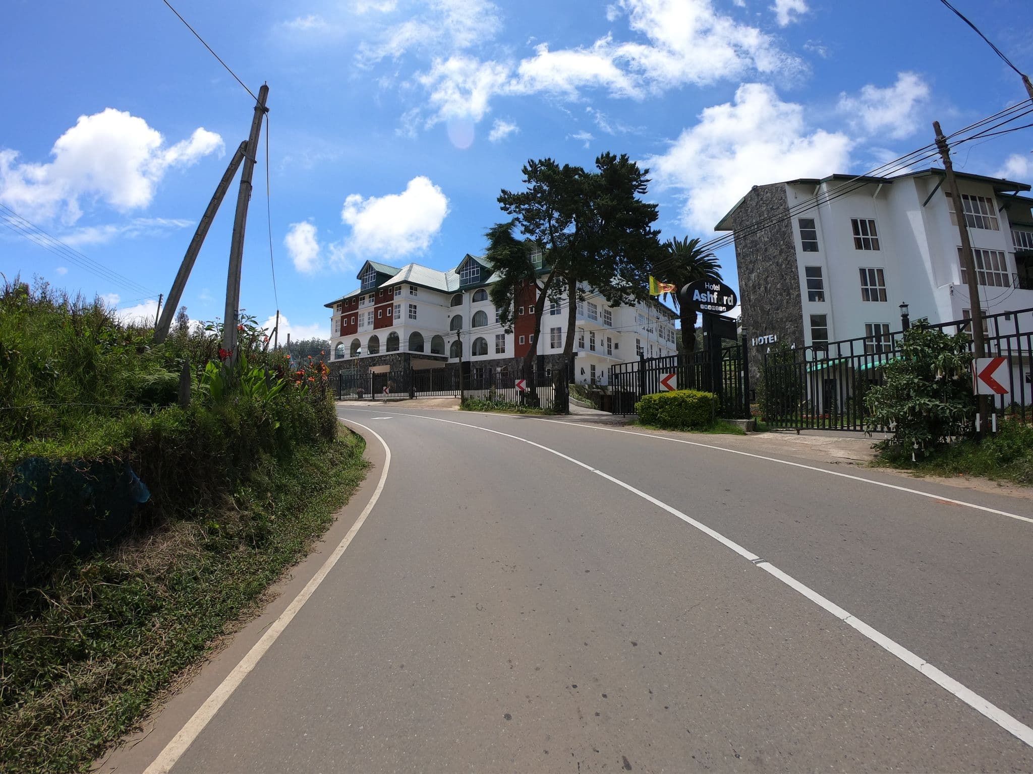 Street view near Hotel Ashford, Nuwara Eliya
