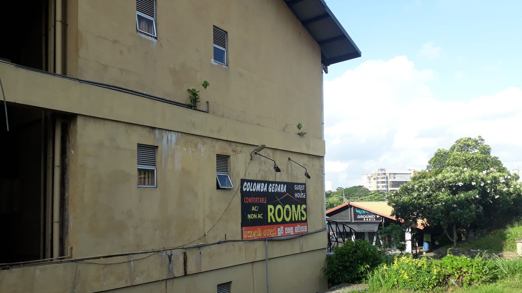 Street view near Colomba Gedara, Colombo — © maheshika (CC BY-SA · Mapillary)