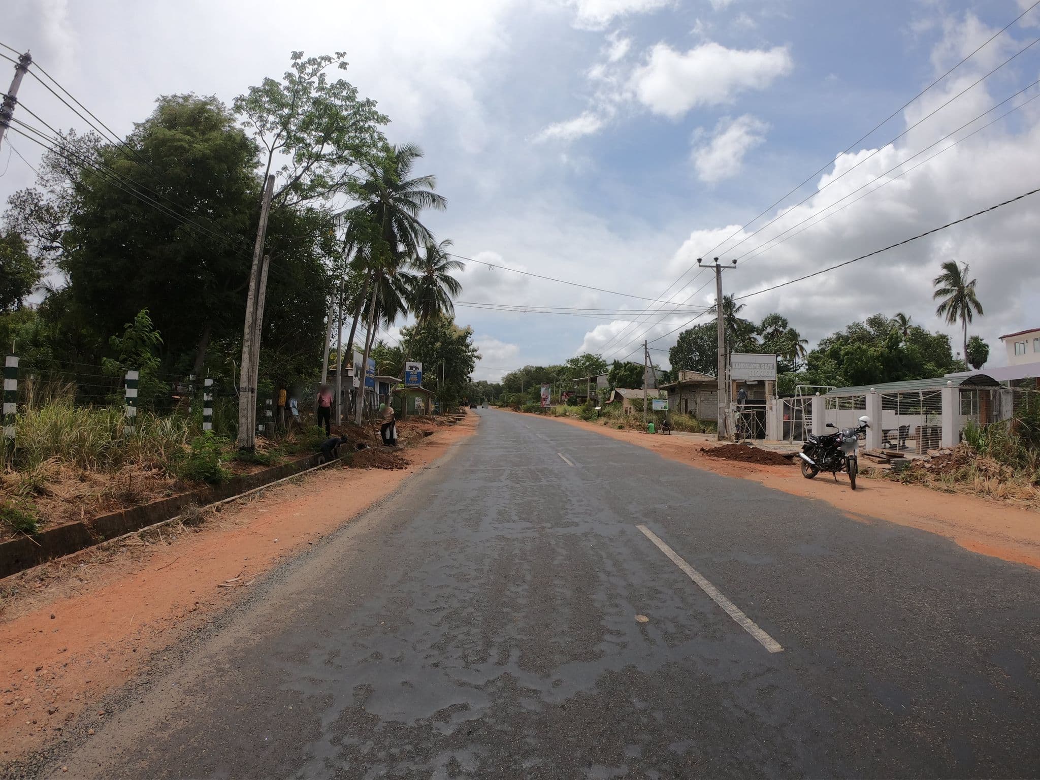 Street view near Kandalama Gate Hotel, Dambulla — © paulinus (CC BY-SA · Mapillary)