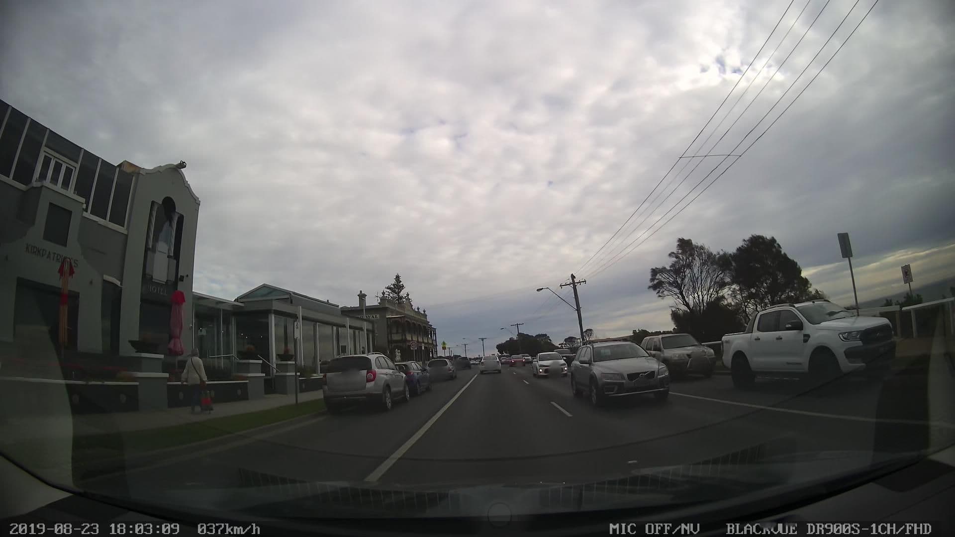 Street view near Kirkpatricks Hotel, Mornington — © skillsy (CC BY-SA · Mapillary)