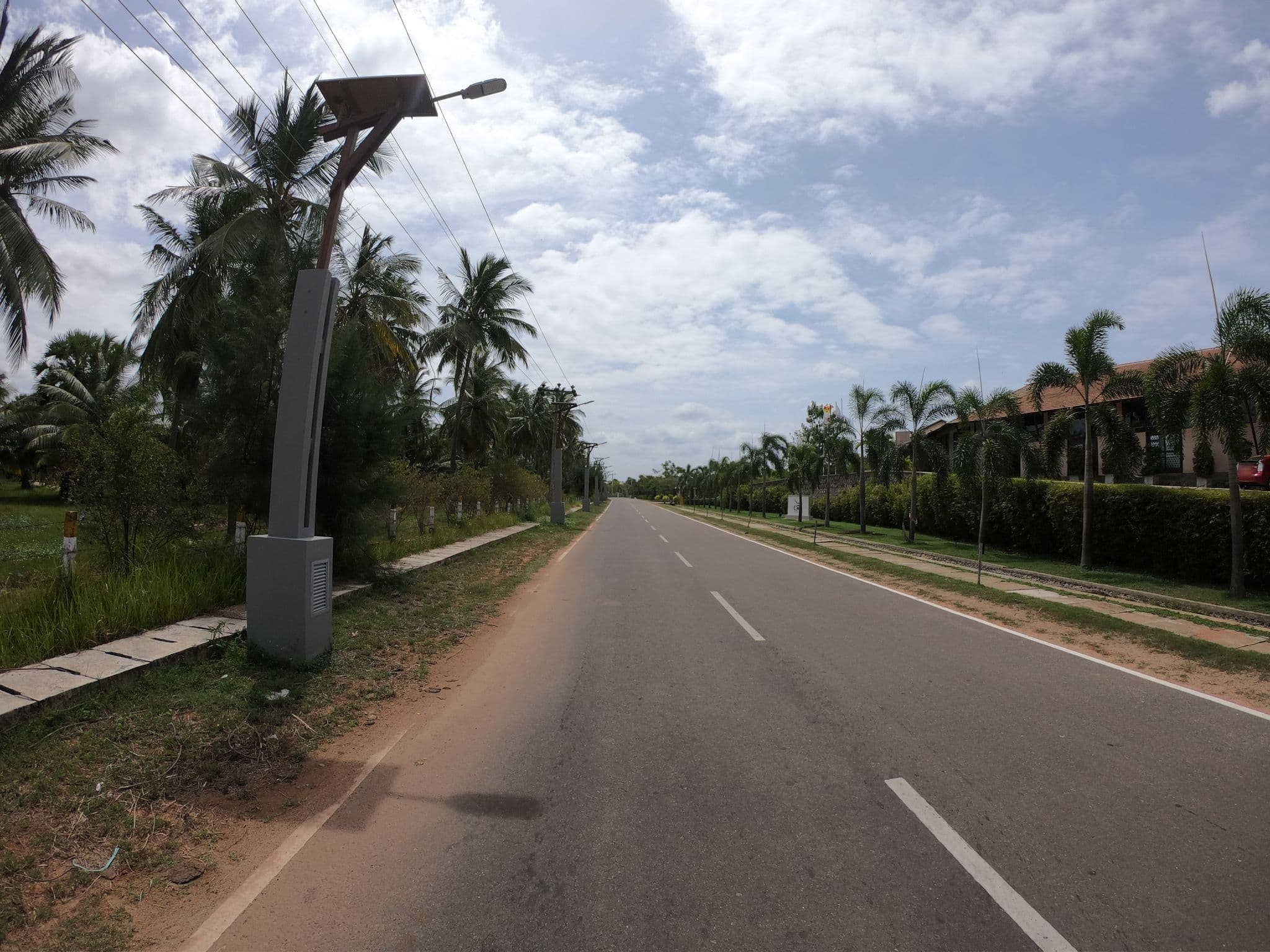 Street view near The Calm Resort & Spa, Eravur Town — © paulinus (CC BY-SA · Mapillary)