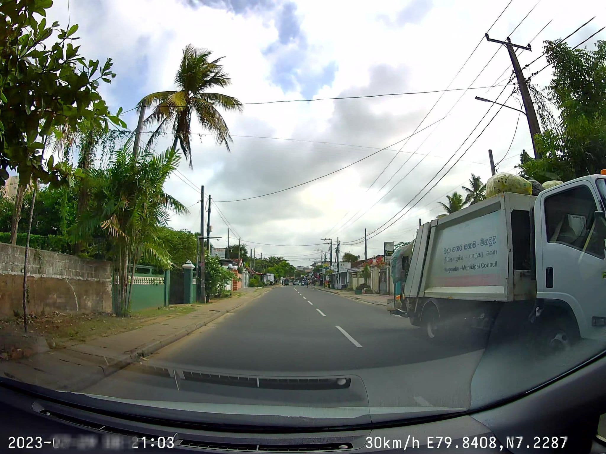 Street view near Ruwini Hostel, Negombo — © sahanbsb (CC BY-SA · Mapillary)
