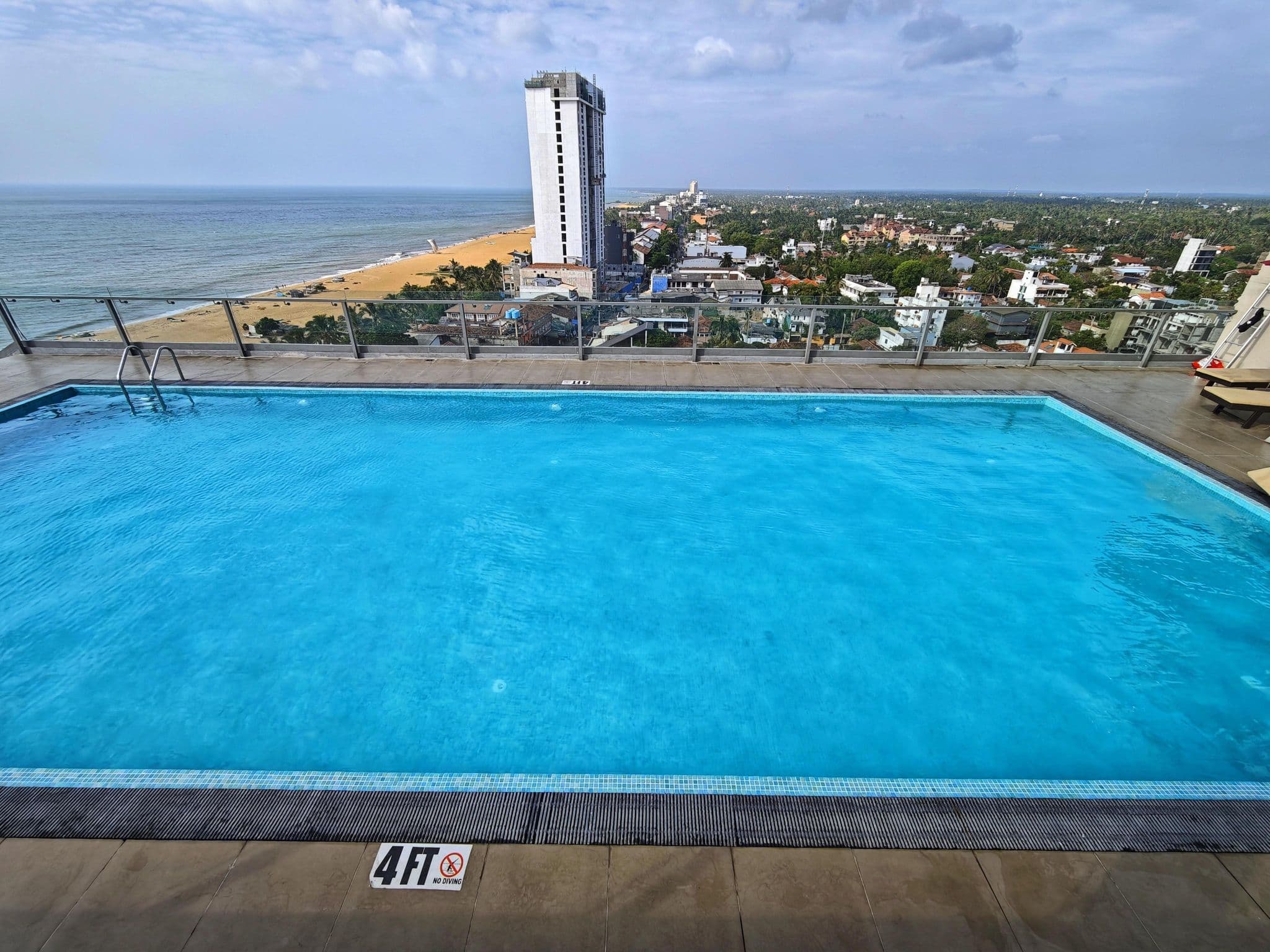 Street view near The Kings Bay Hotel, Negombo