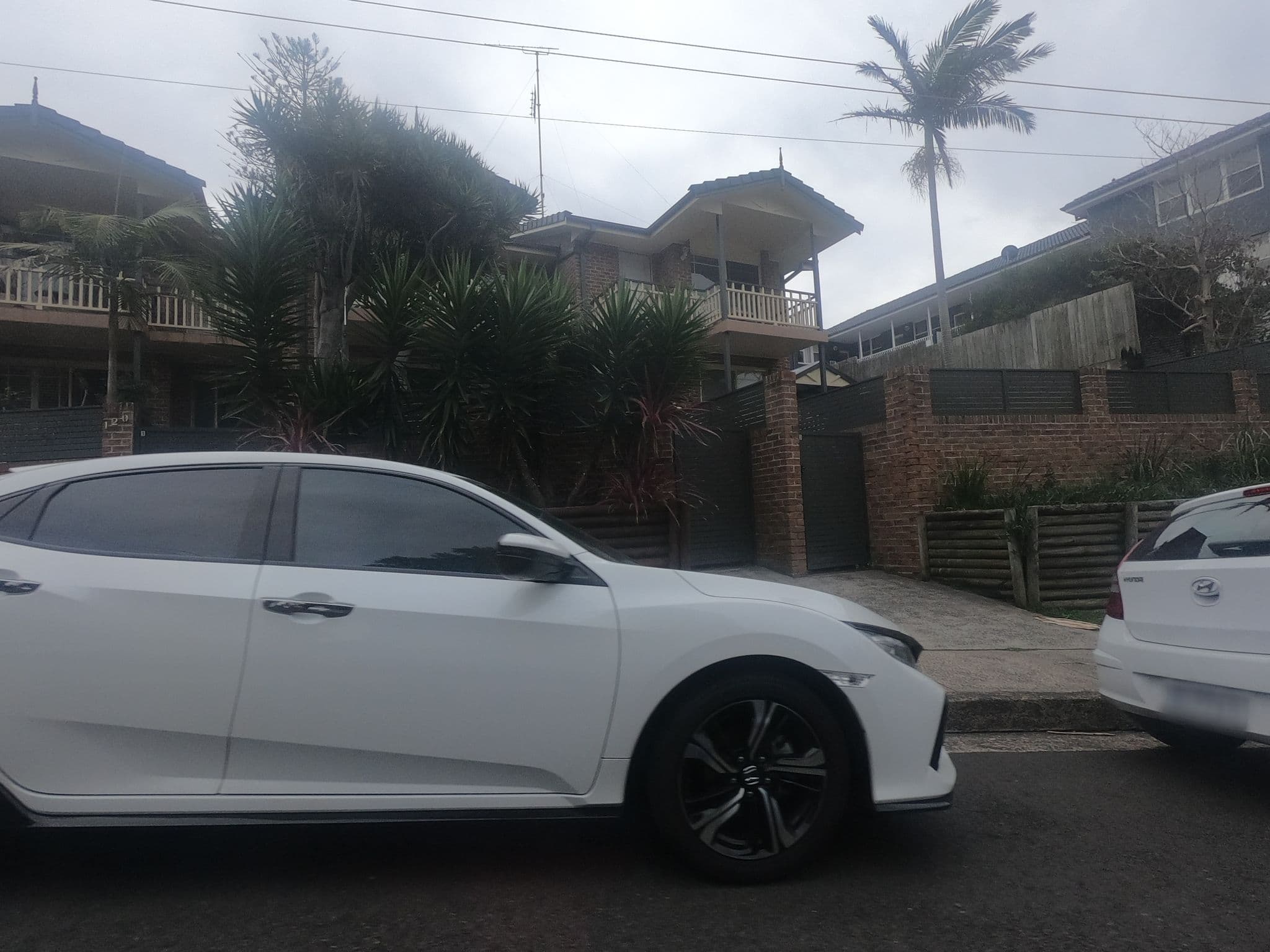Street view near Blue Pacific, Austinmer — © ozflor (CC BY-SA · Mapillary)