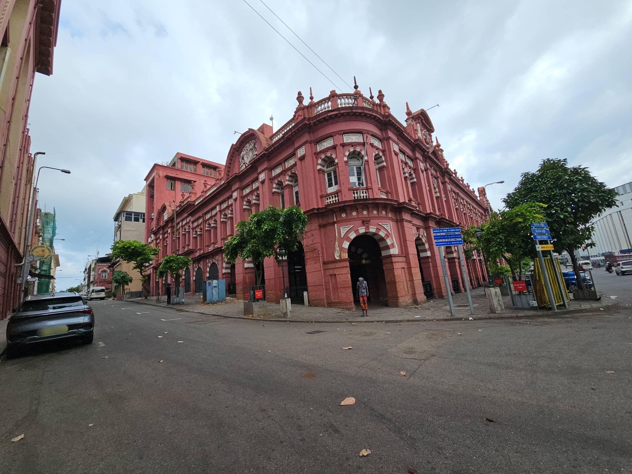 Street view near C1 Colombo Fort Hotel, Colombo — © jlvmateo (CC BY-SA · Mapillary)