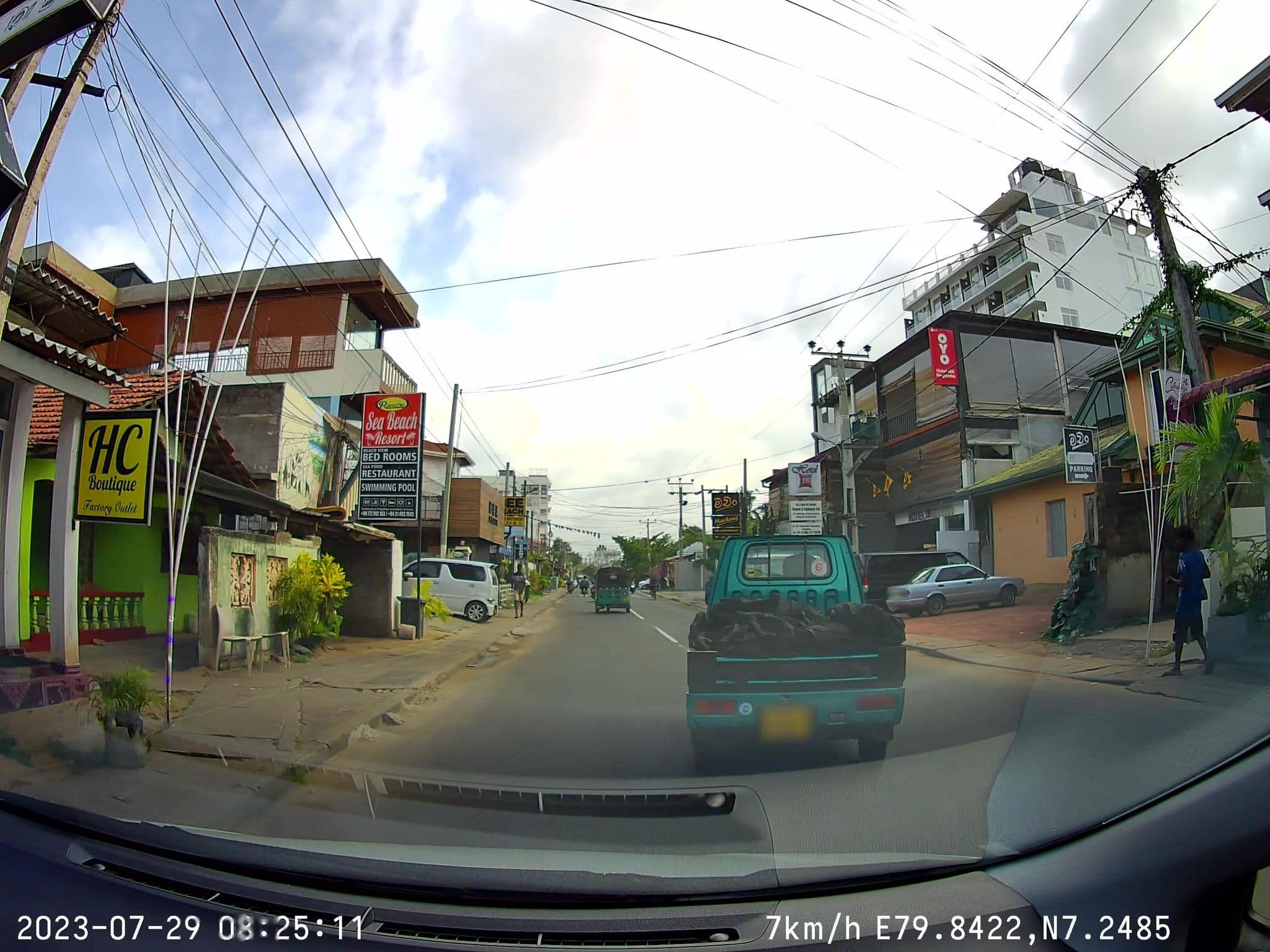 Street view near Centella  Rooms, Negombo
