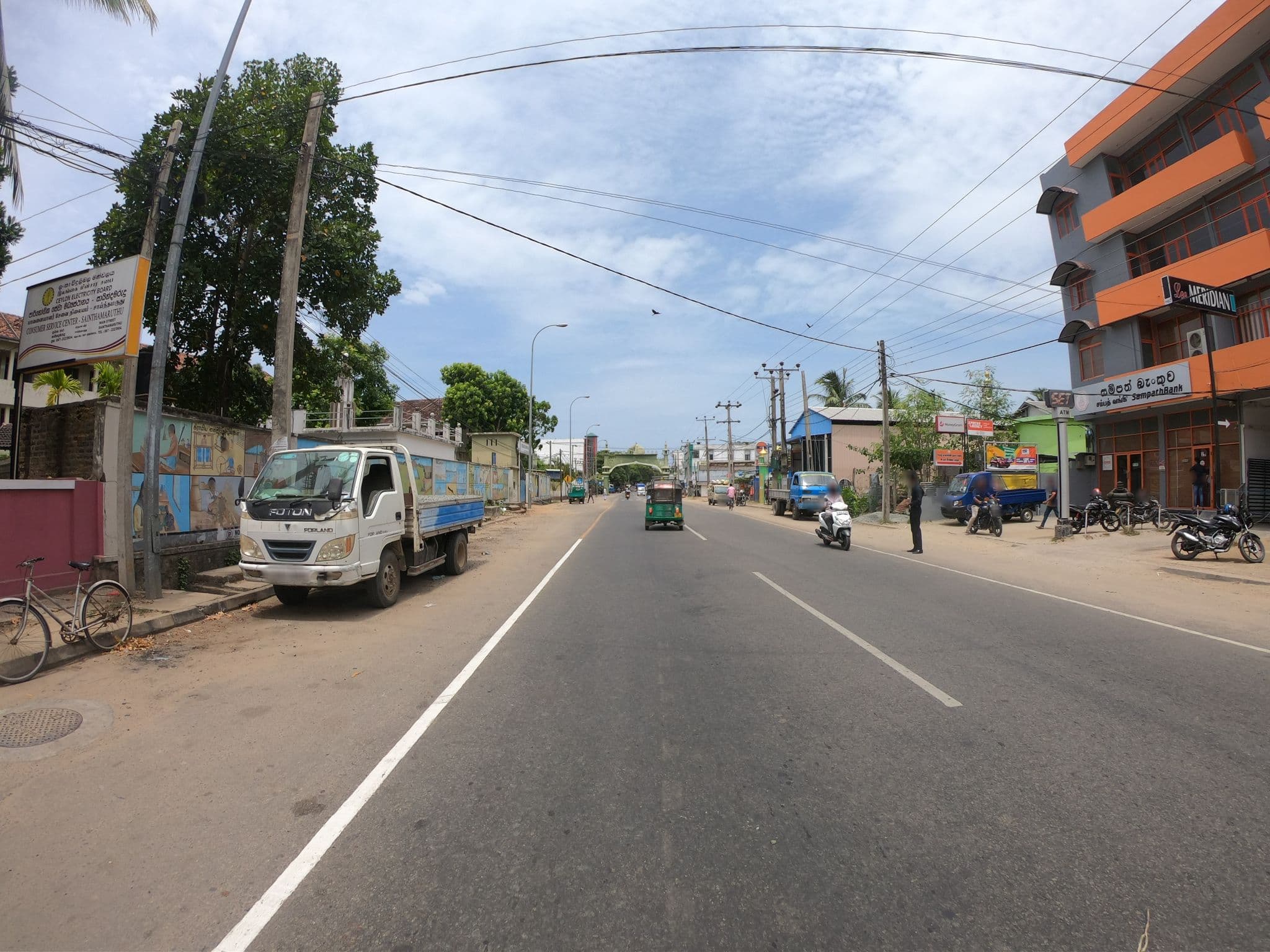 Street view near JMH hospital, Kalmunai — © paulinus (CC BY-SA · Mapillary)