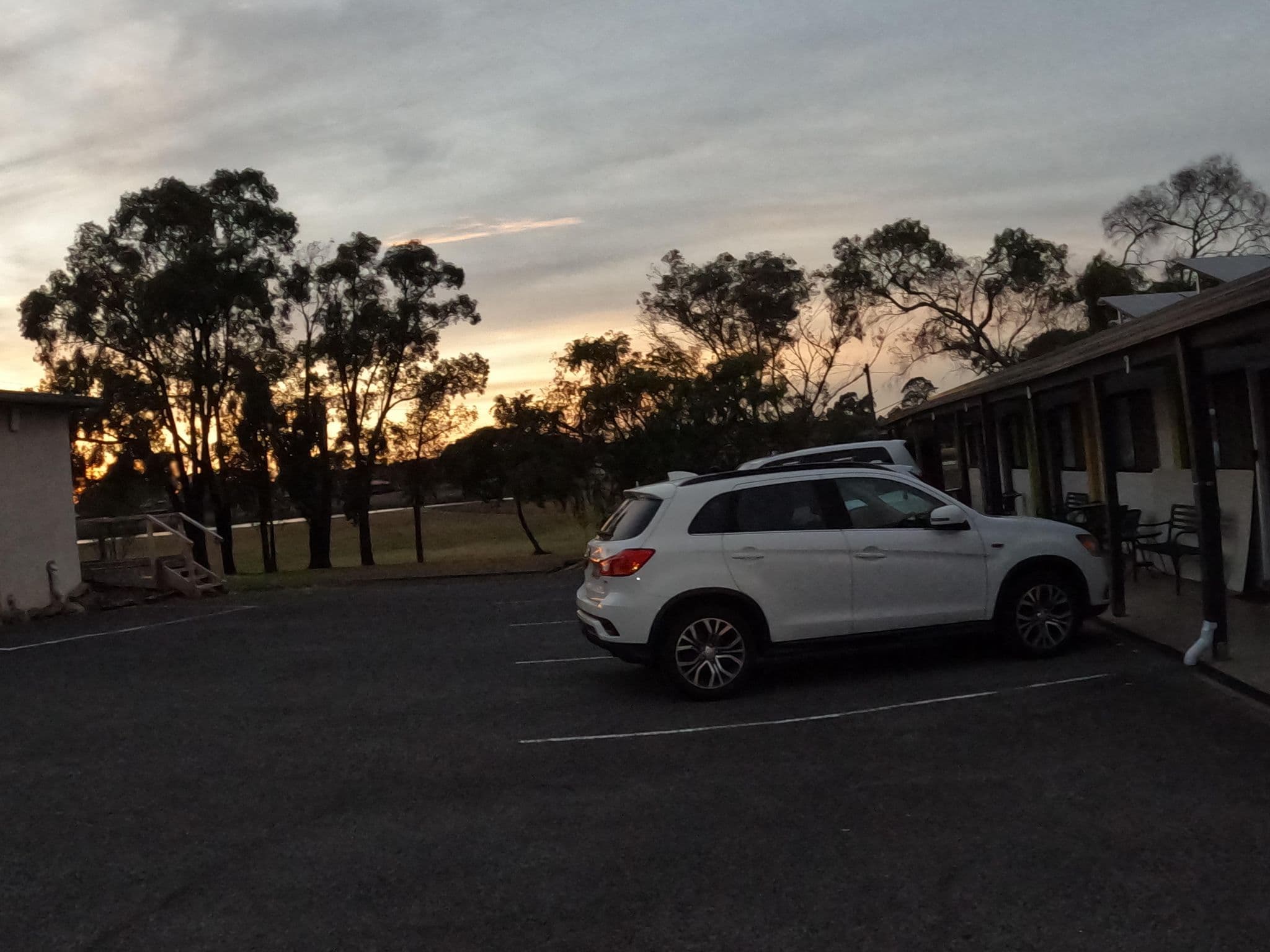 Street view near Budget on the Lake, Hamilton — © skillsy (CC BY-SA · Mapillary)