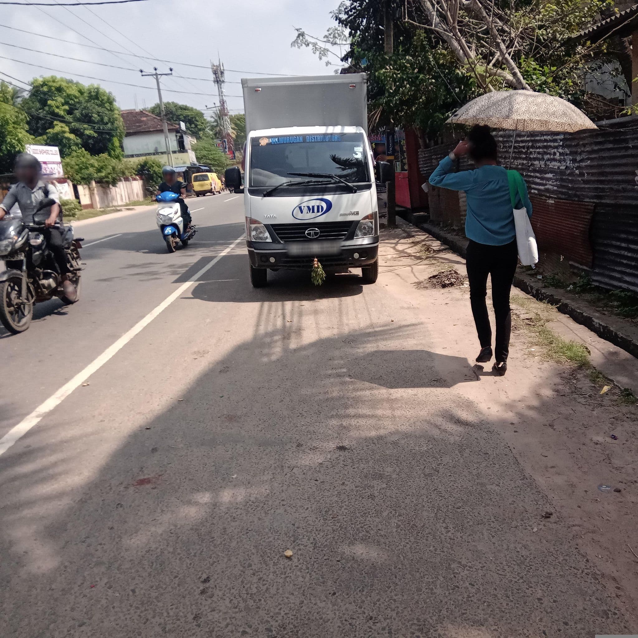 Street view near Sri Prabas Hotel, Eravur Town — © Kjahan15 (CC BY-SA · Mapillary)