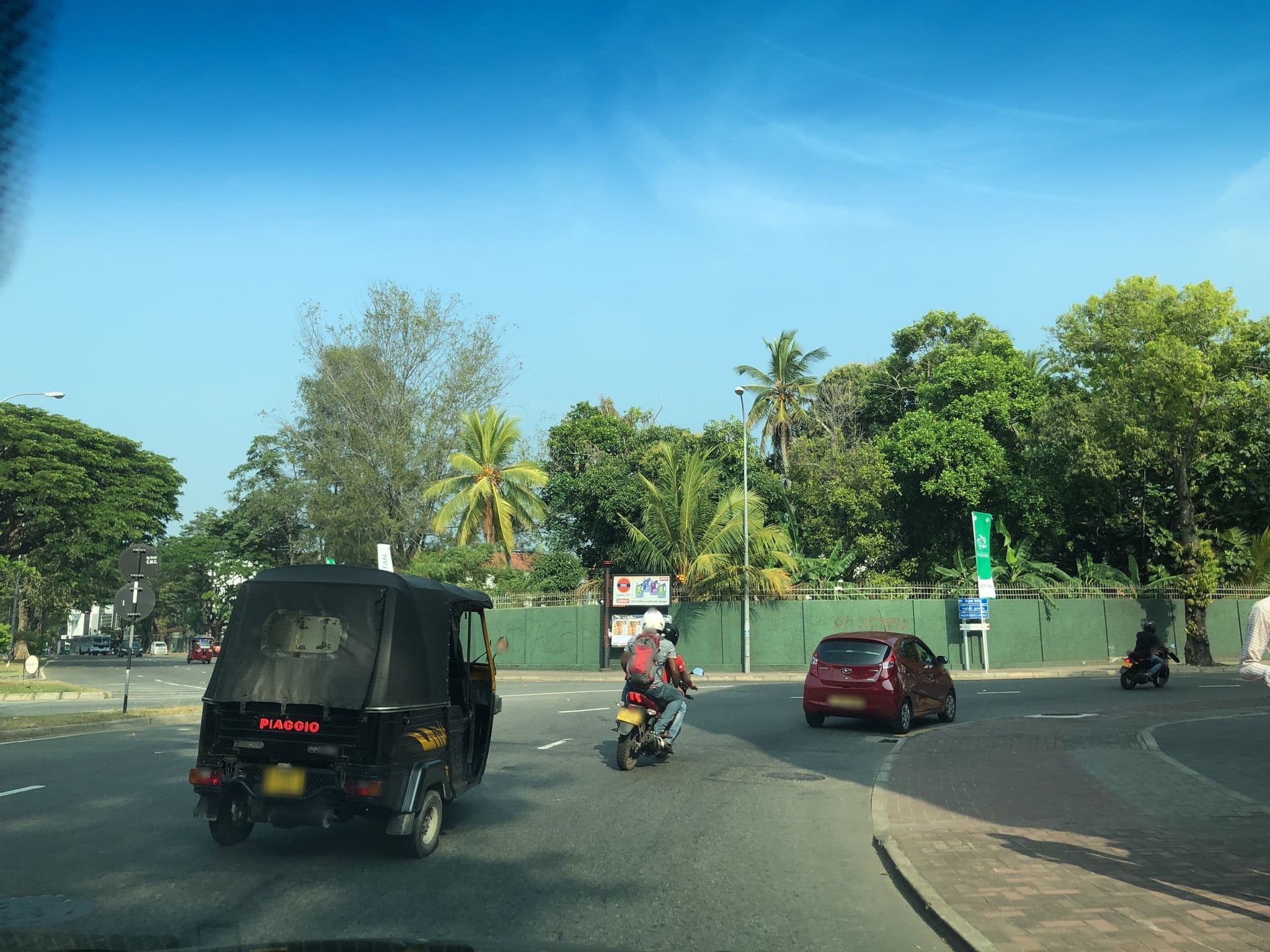 Street view near Ceylon StayZ, Colombo — © sadeepa (CC BY-SA · Mapillary)