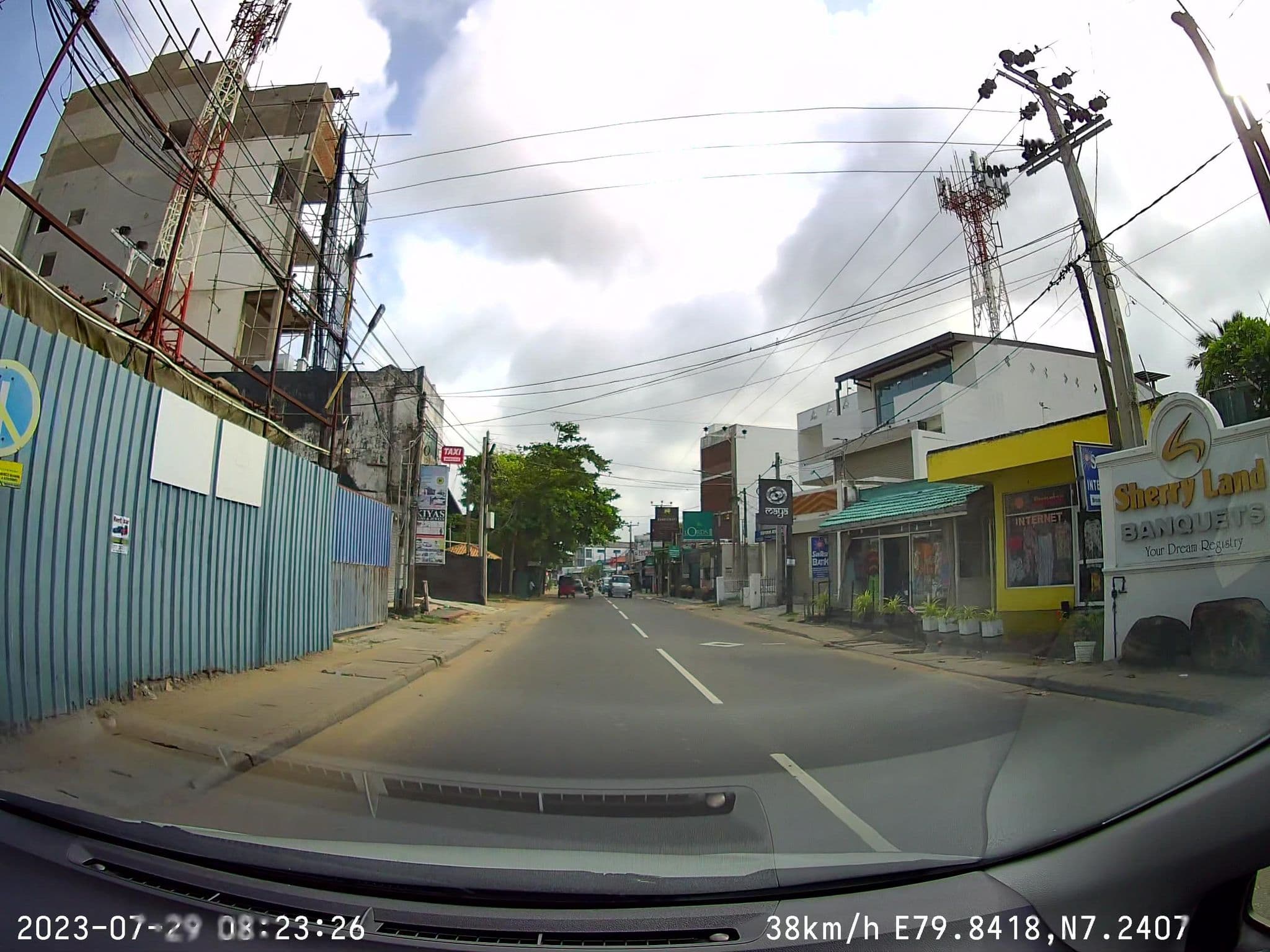 Street view near Dream Sea Garden, Negombo