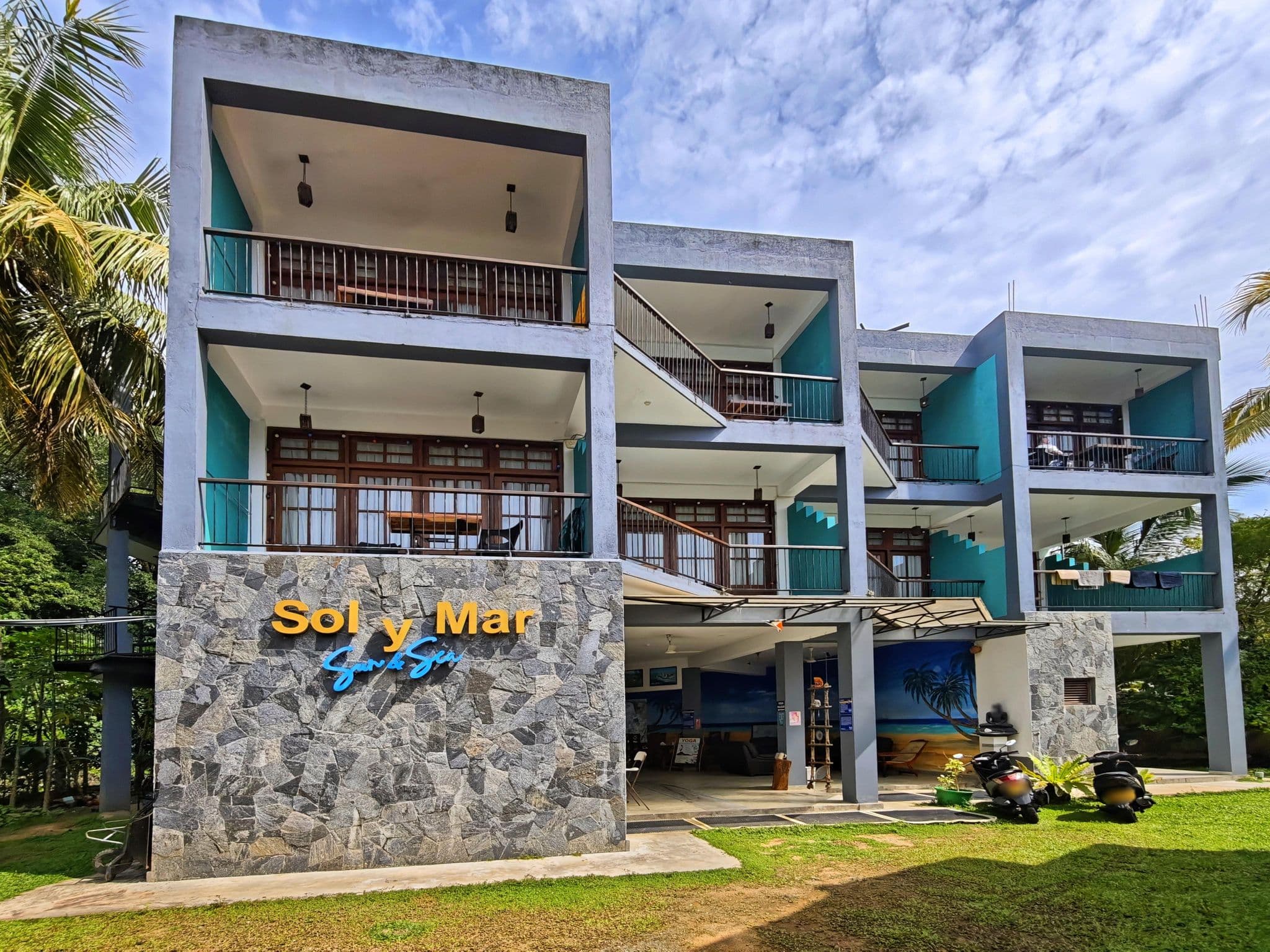 Street view near Sol Y Mar, Unawatuna — © km2bp (CC BY-SA · Mapillary)