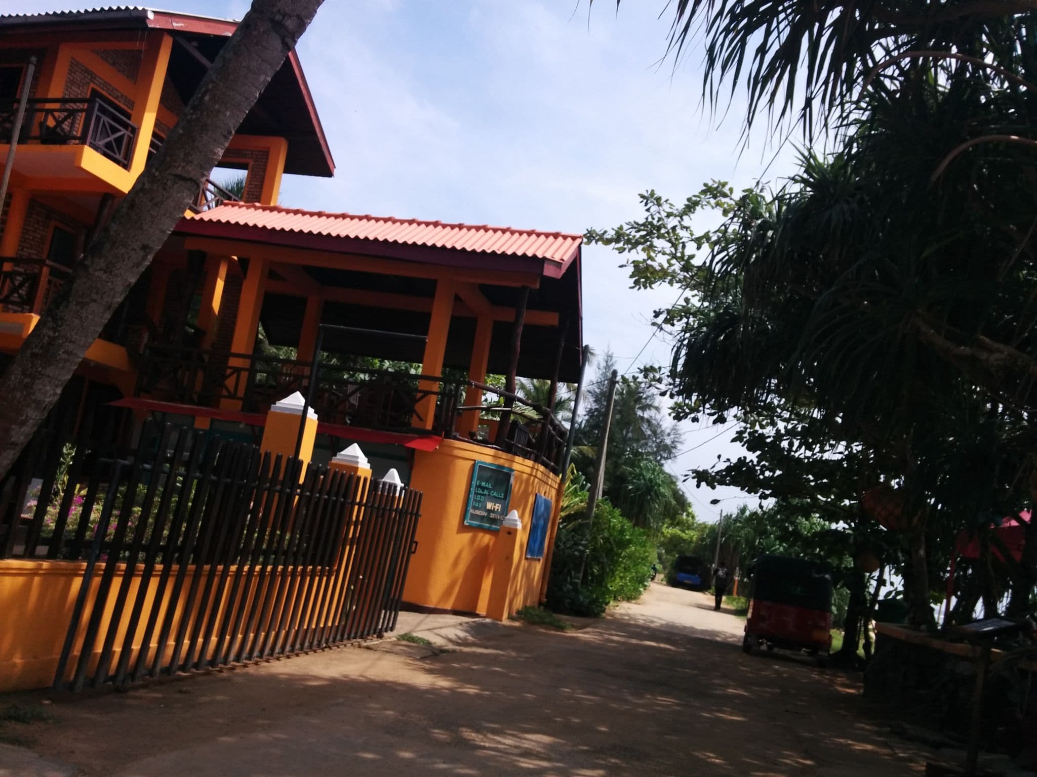 Street view near In Lanka, Tangalle — © chivos (CC BY-SA · Mapillary)