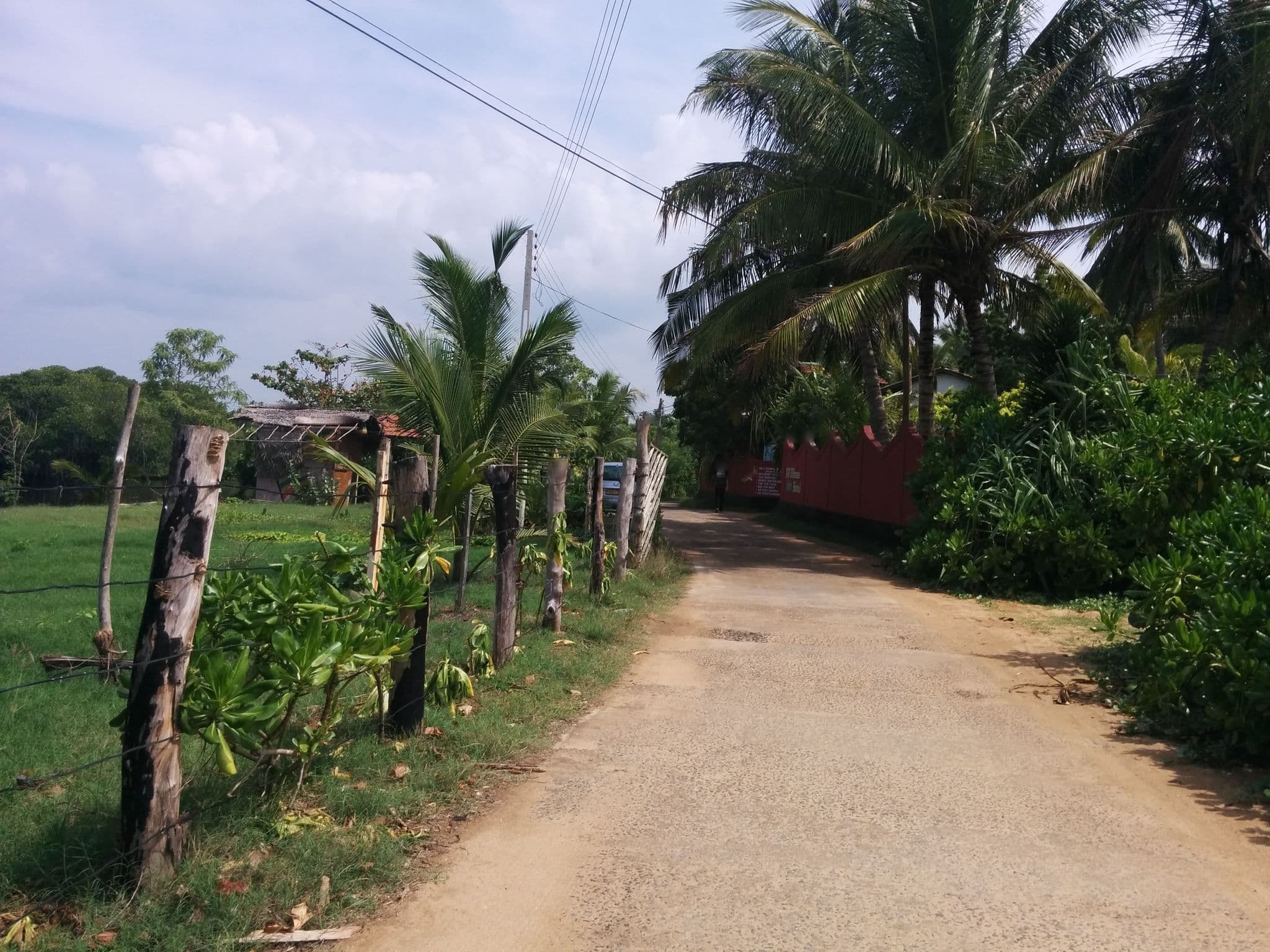 Street view near Eleven 11 resort, Tangalle — © chivos (CC BY-SA · Mapillary)