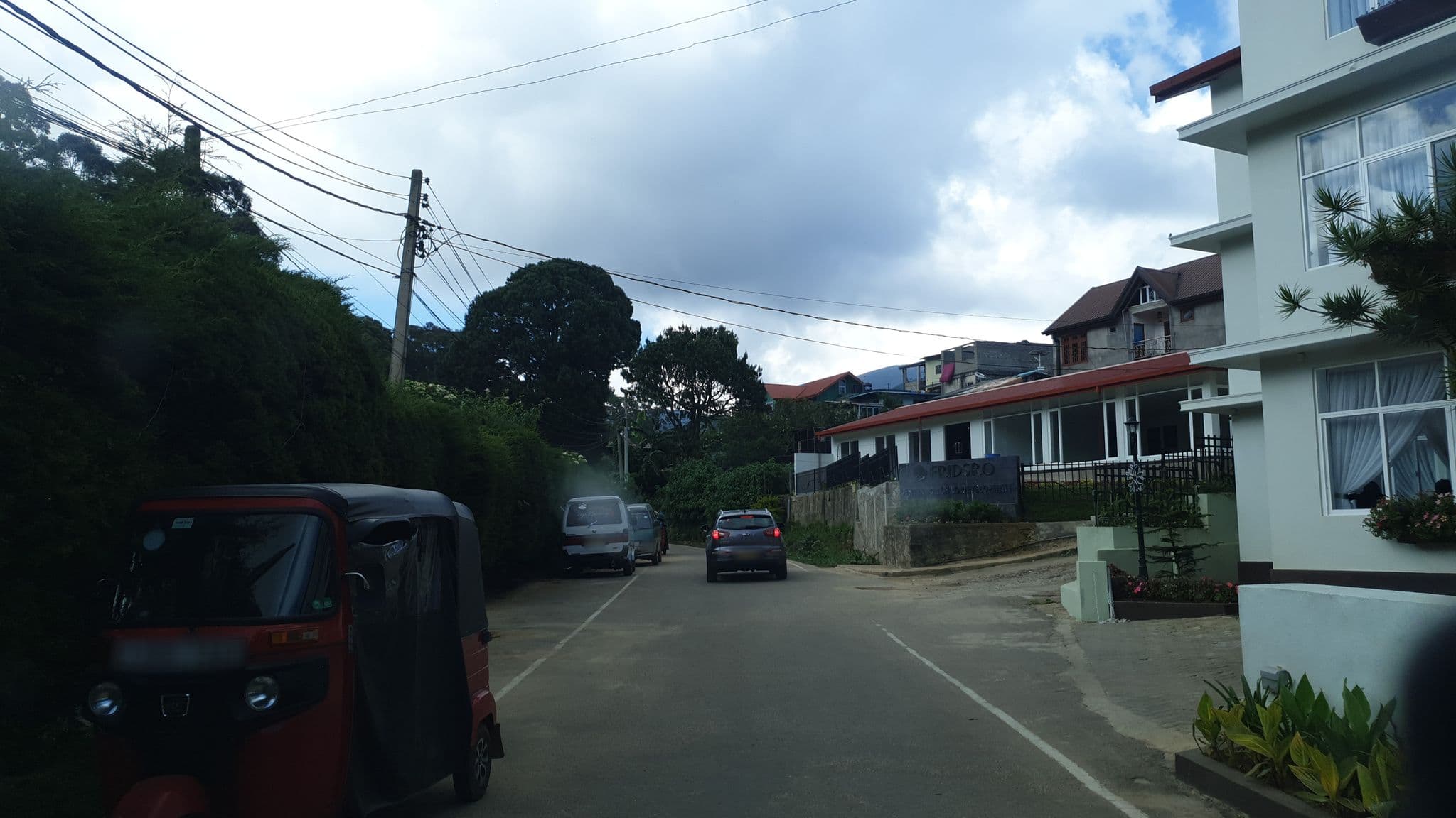 Street view near Galway Heights, Nuwara Eliya