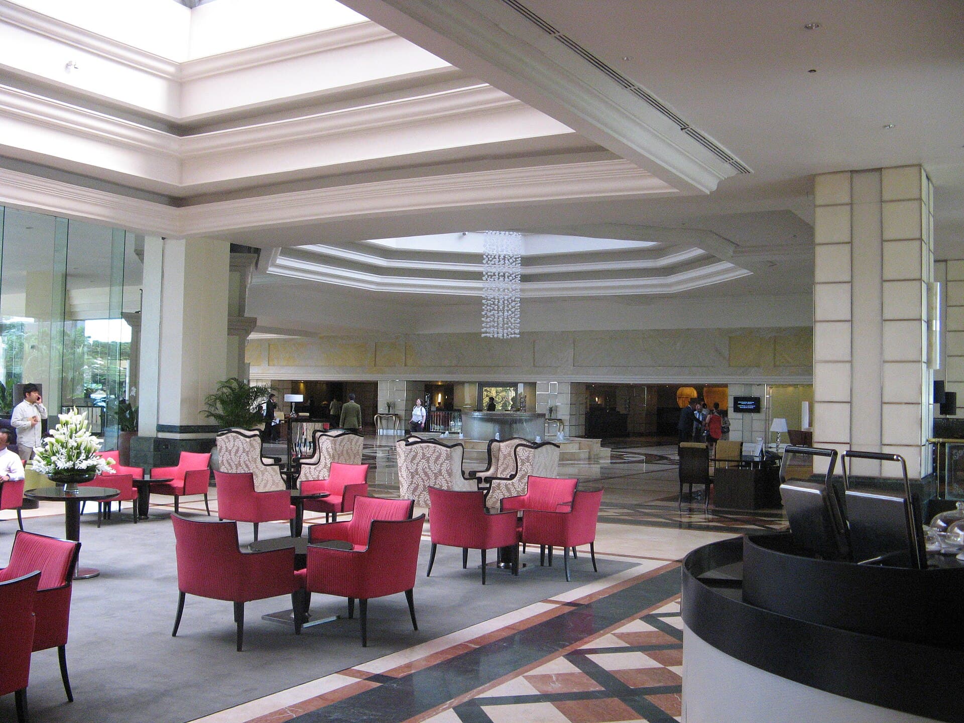 Cinnamon Grand Colombo (via Wikimedia Commons, CC BY-SA 4.0)
