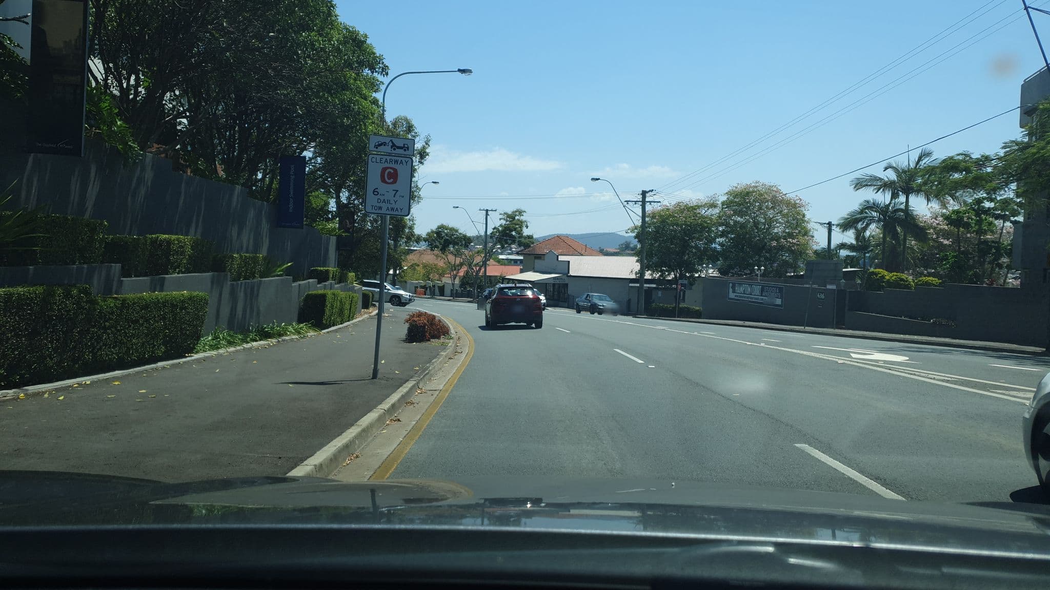 Street view near Hampton Court, Wooloowin — © hamish (CC BY-SA · Mapillary)