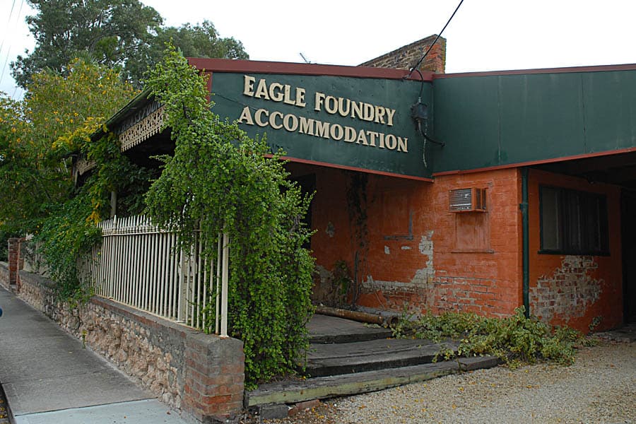 Eagle Foundry Bed and Breakfast (via Wikimedia Commons, CC BY-SA 2.0)