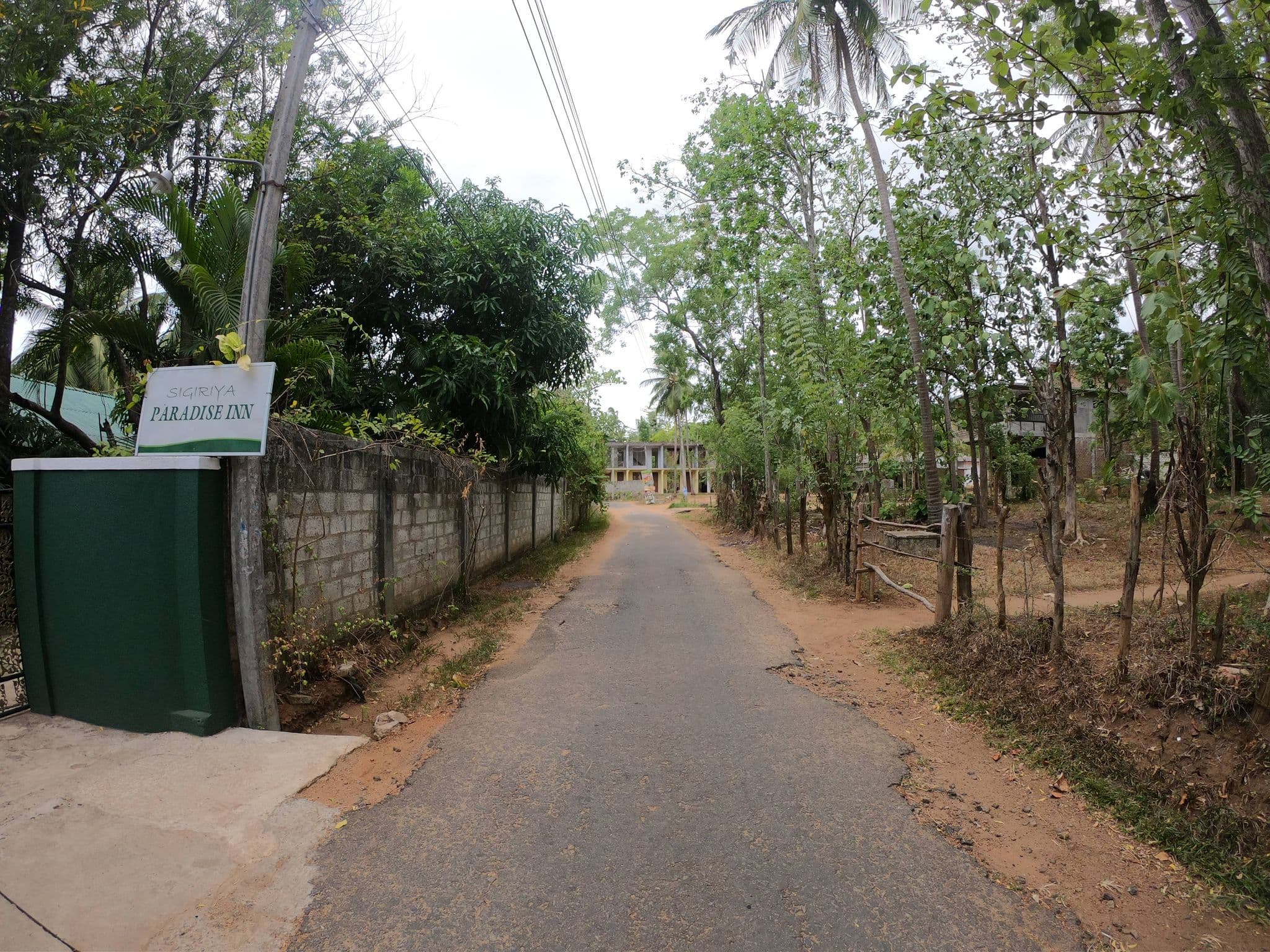Street view near Paradise Inn, Sigiriya