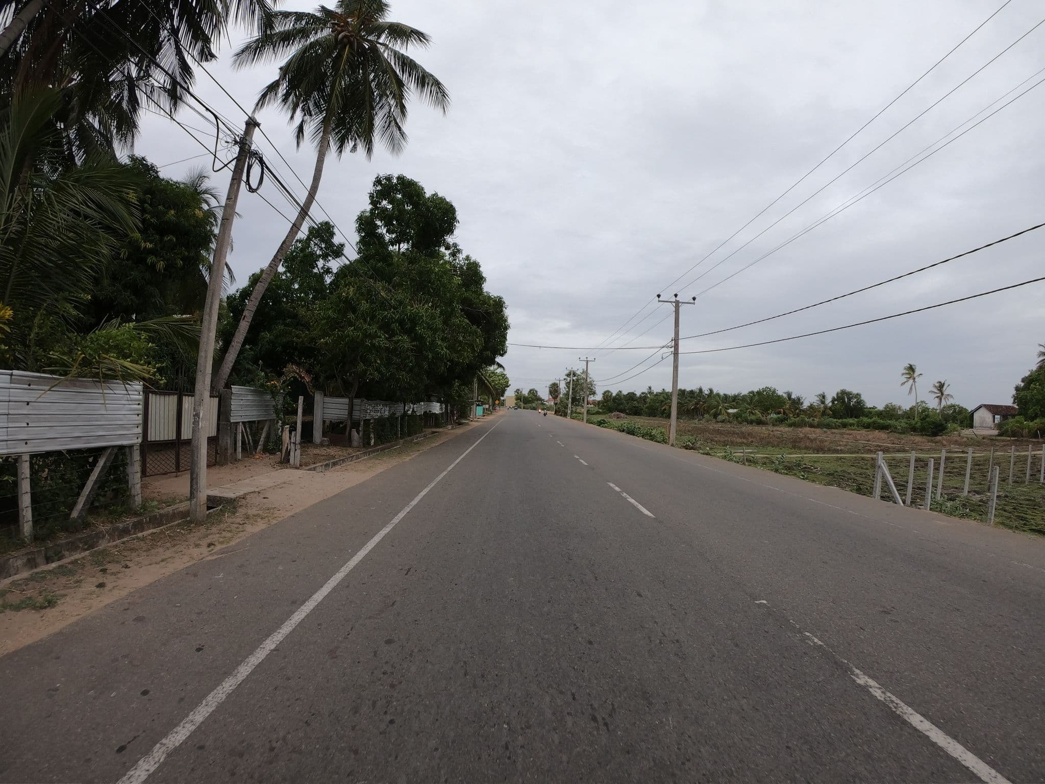 Street view near Raja Rajeshwary hotel, Eravur Town — © paulinus (CC BY-SA · Mapillary)