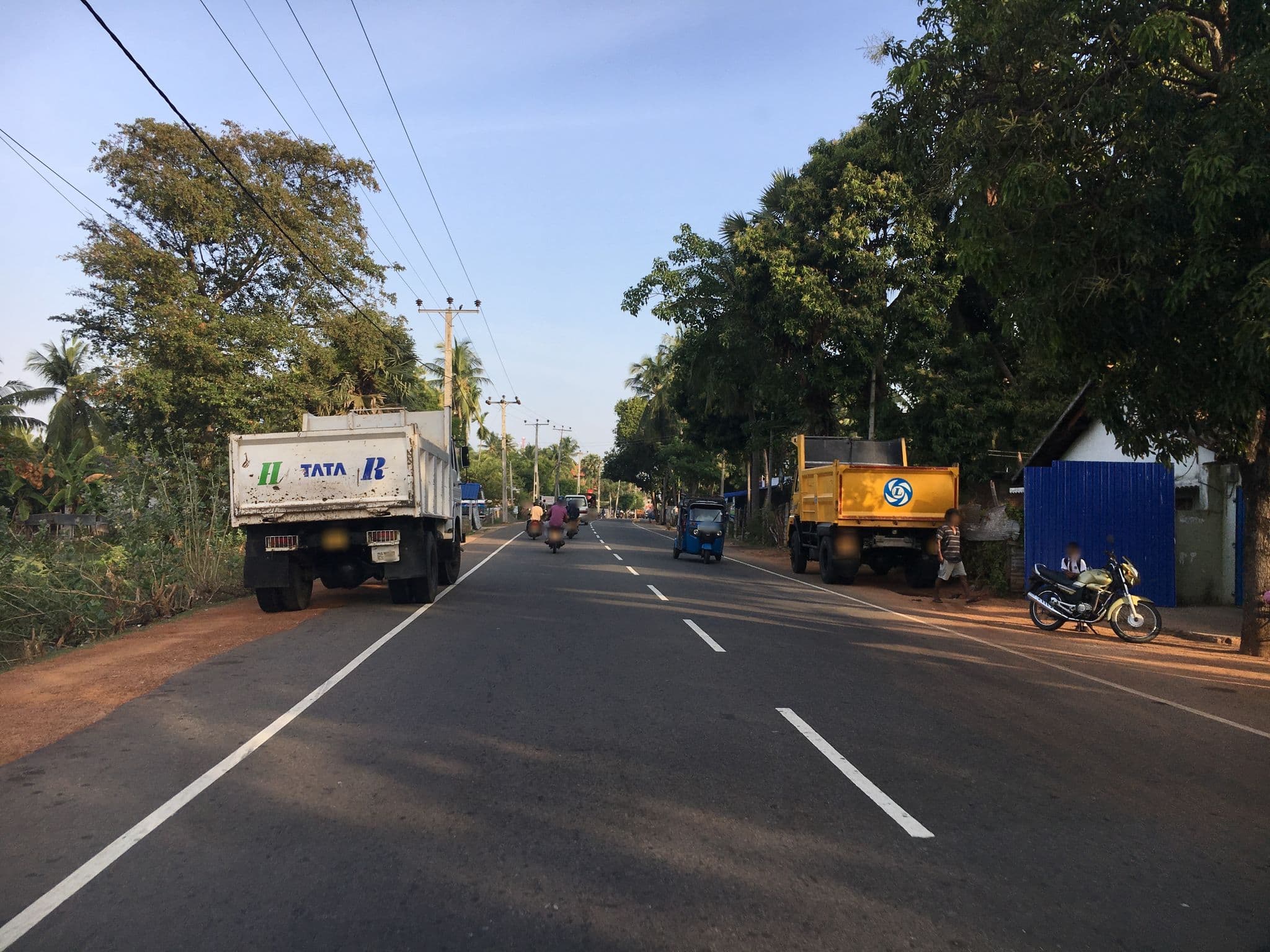 Street view near Niththiya hotel, Eravur Town — © suthakaran (CC BY-SA · Mapillary)