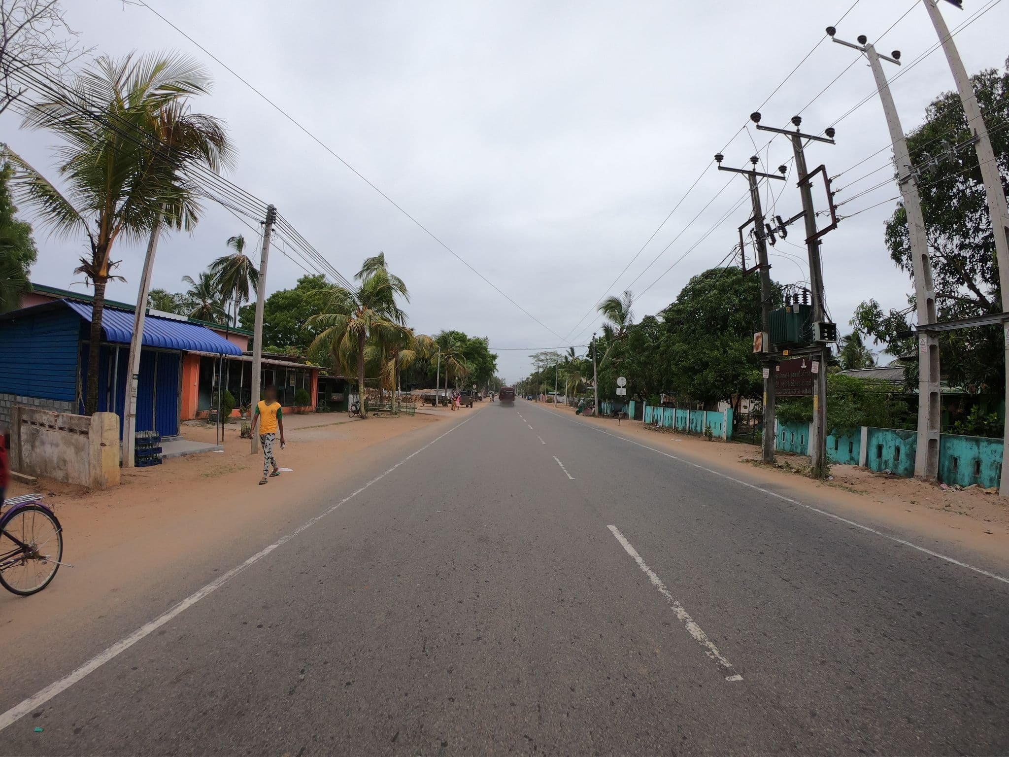 Street view near Vekery, Eravur Town — © paulinus (CC BY-SA · Mapillary)