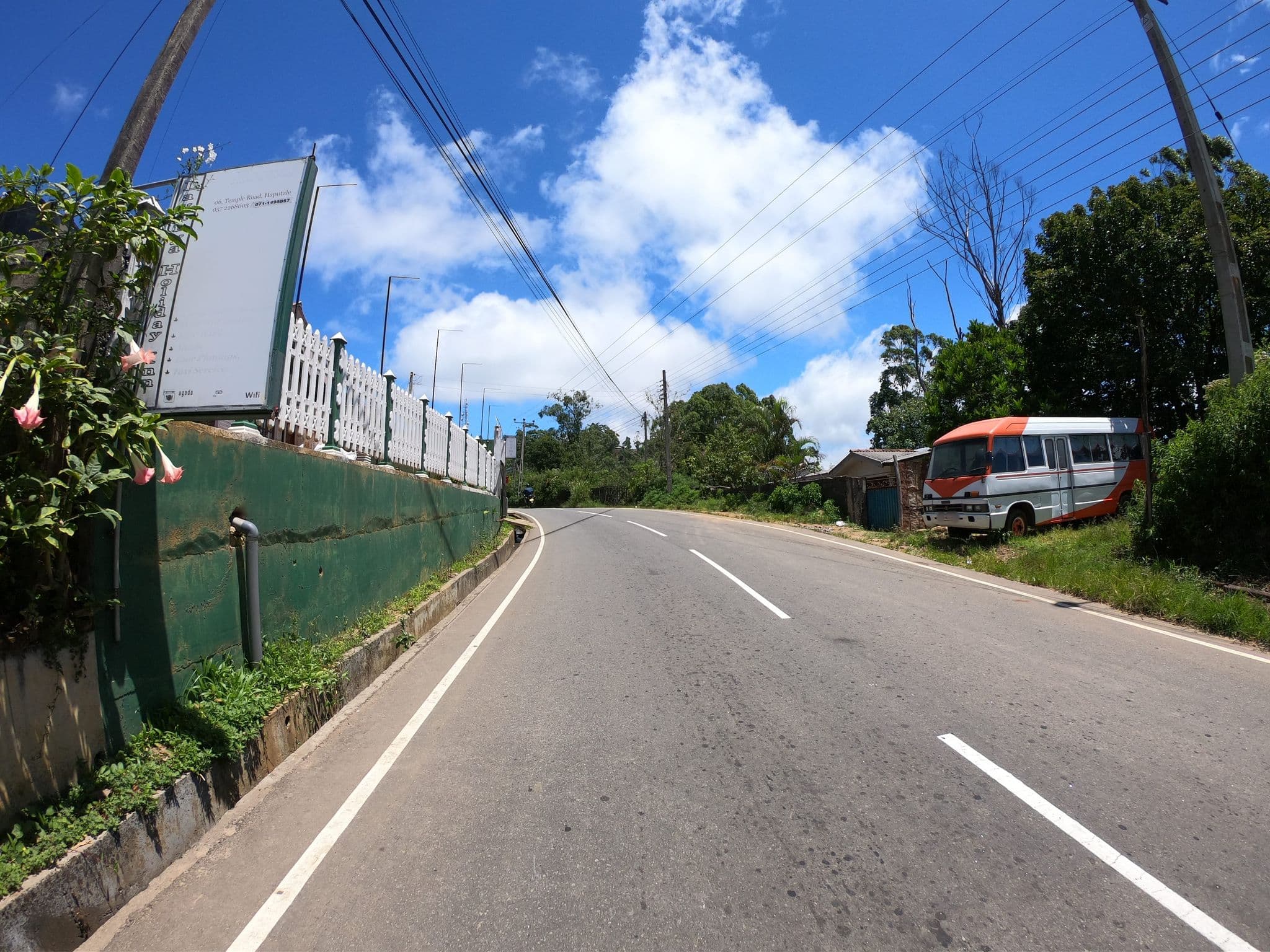 Street view near Lavania Holiday Inn, Haputale — © paulinus (CC BY-SA · Mapillary)