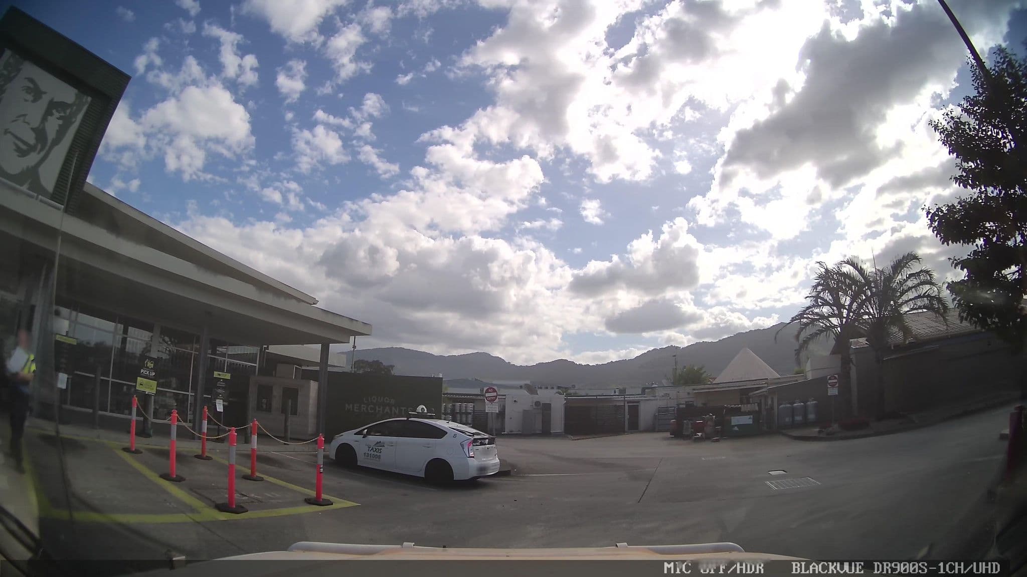 Street view near Balaclava Hotel, Woree — © jthnz (CC BY-SA · Mapillary)