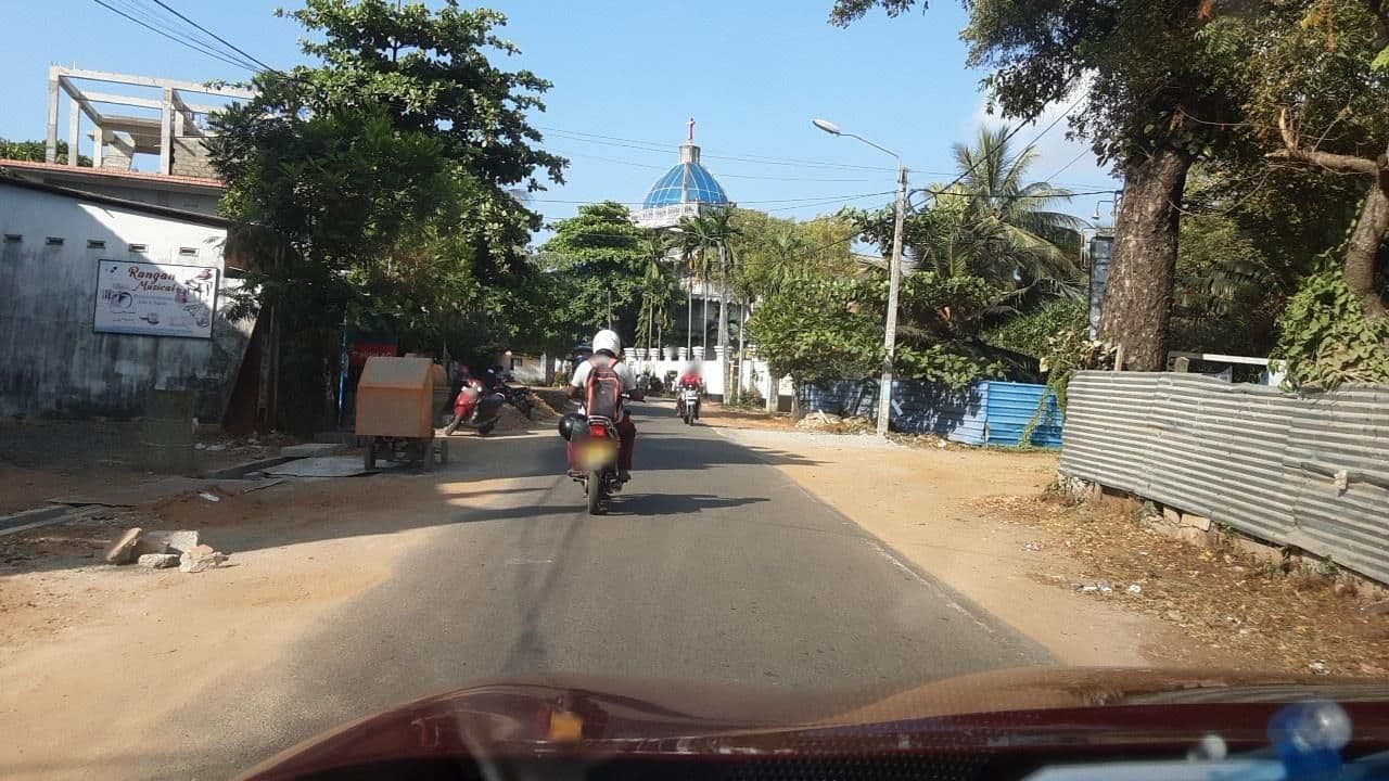 Street view near Devi Hotel, Jaffna — © ZihanZarouk (CC BY-SA · Mapillary)