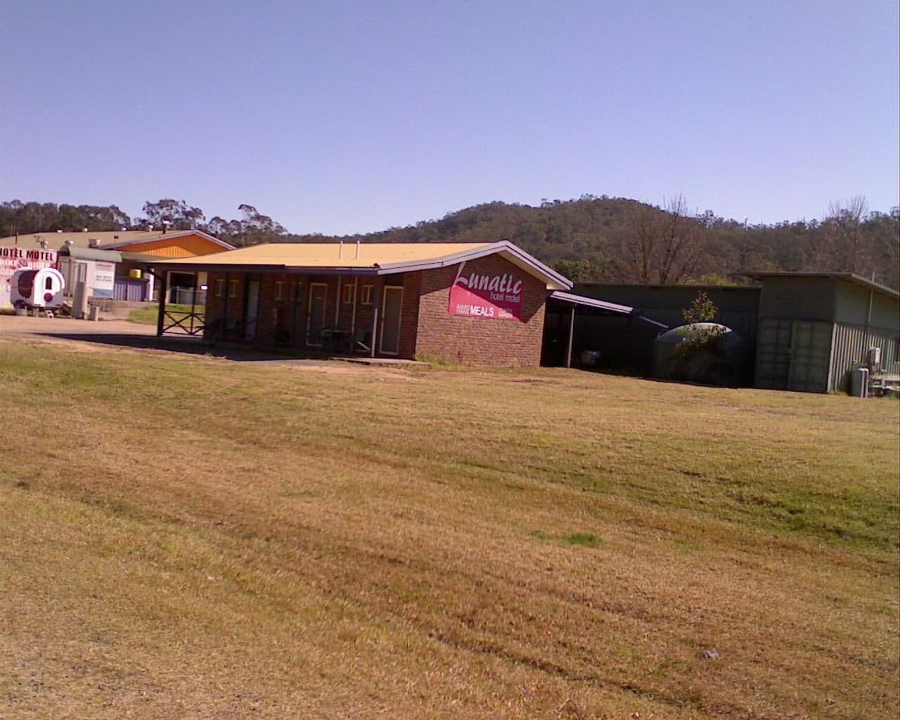 Street view near Lunatic Hotel & Motel, Tenterfield — © bob3bob3 (CC BY-SA · Mapillary)