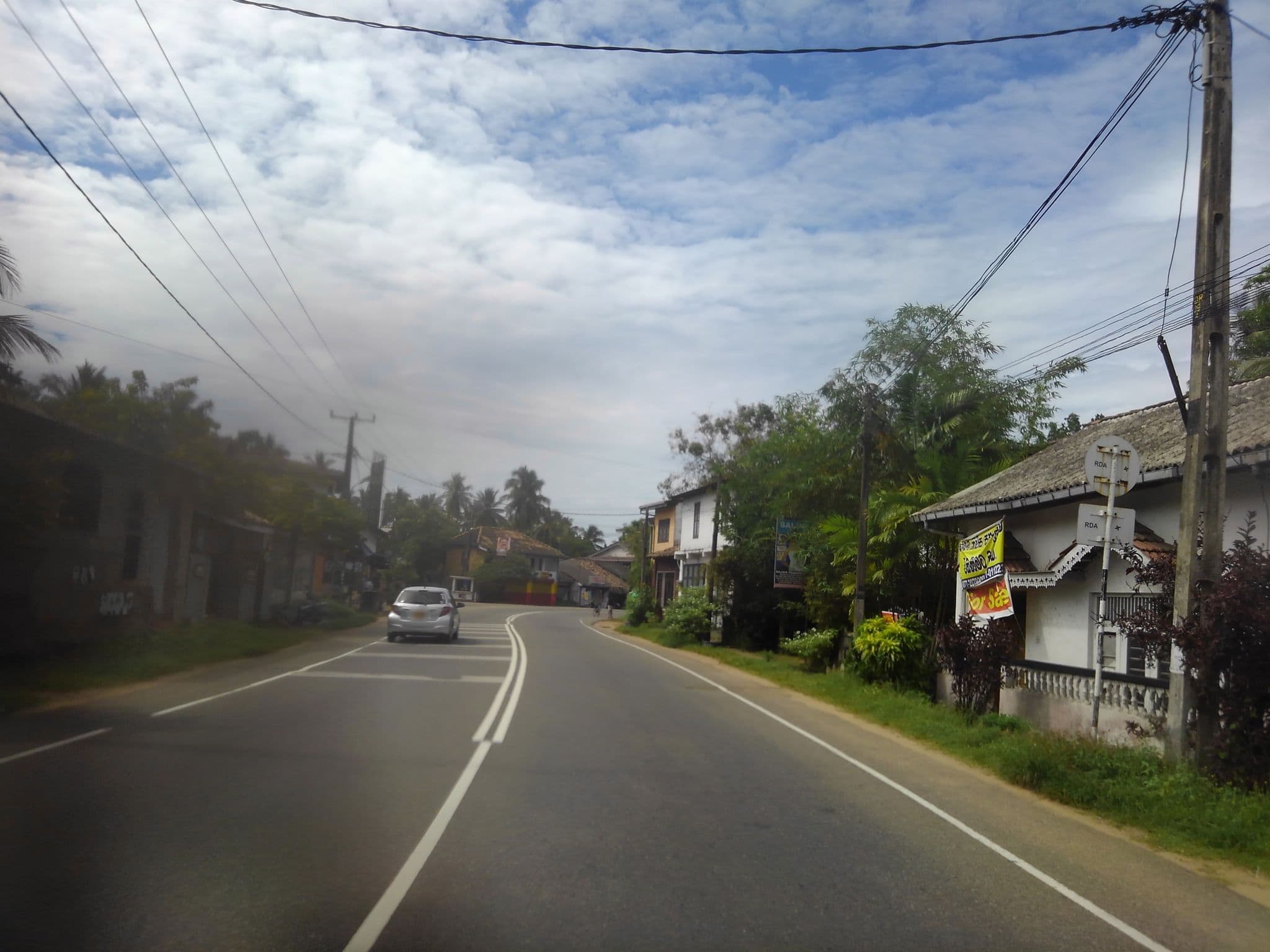 Street view near Villa Nilmanel, Hikkaduwa