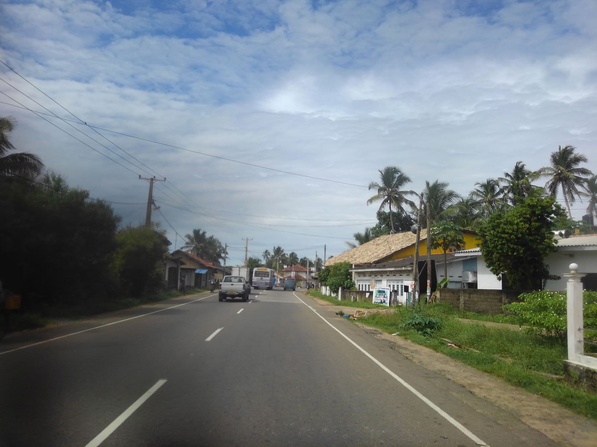 Street view near White Baby Beach Resort, Hikkaduwa