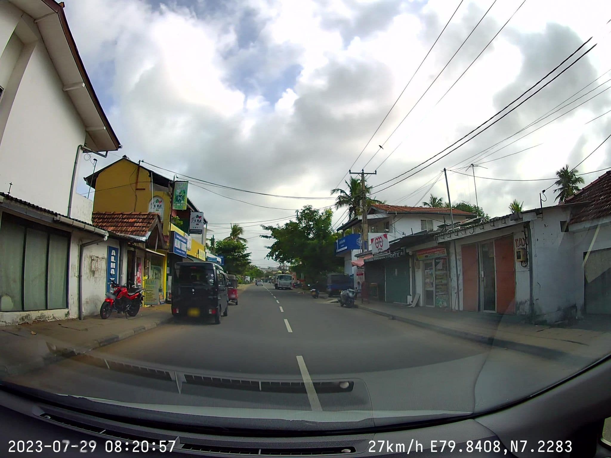 Street view near White house, Negombo — © sahanbsb (CC BY-SA · Mapillary)