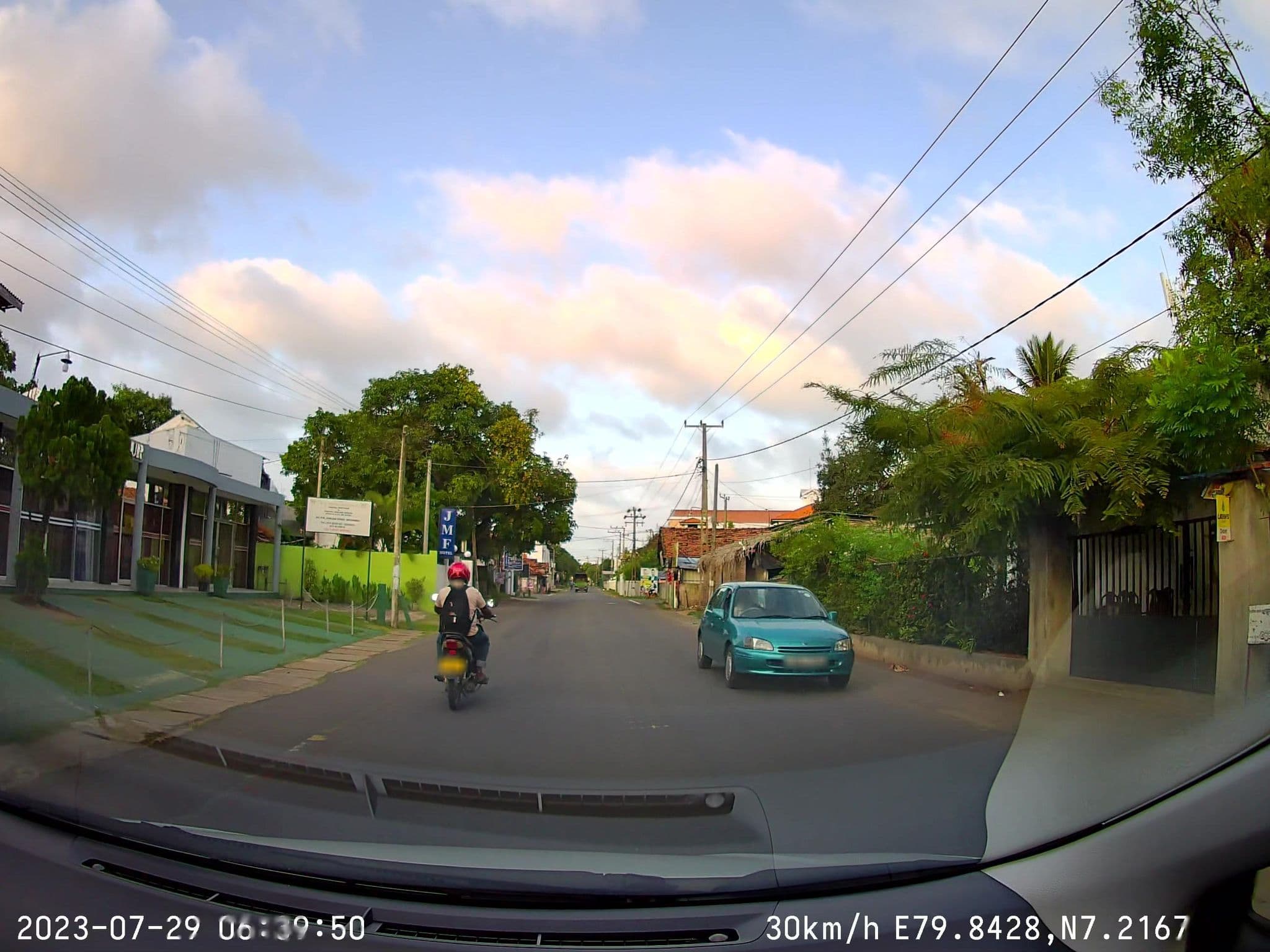 Street view near JMF Hotel, Negombo