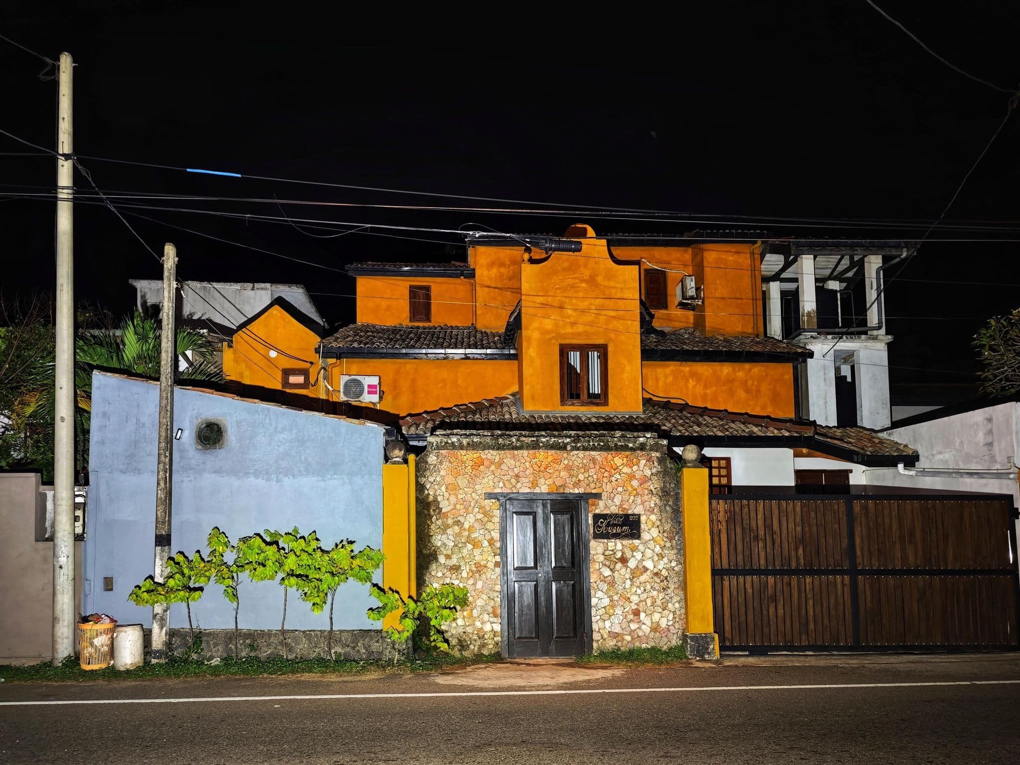 Street view near Villa Kusum, Hikkaduwa — © km2bp (CC BY-SA · Mapillary)