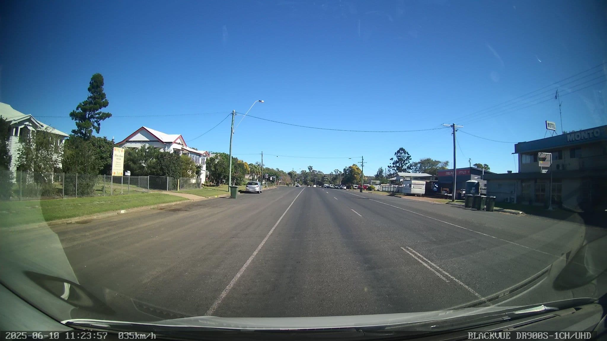 Street view near Three Moon Motel, Monto — © bob3bob3 (CC BY-SA · Mapillary)
