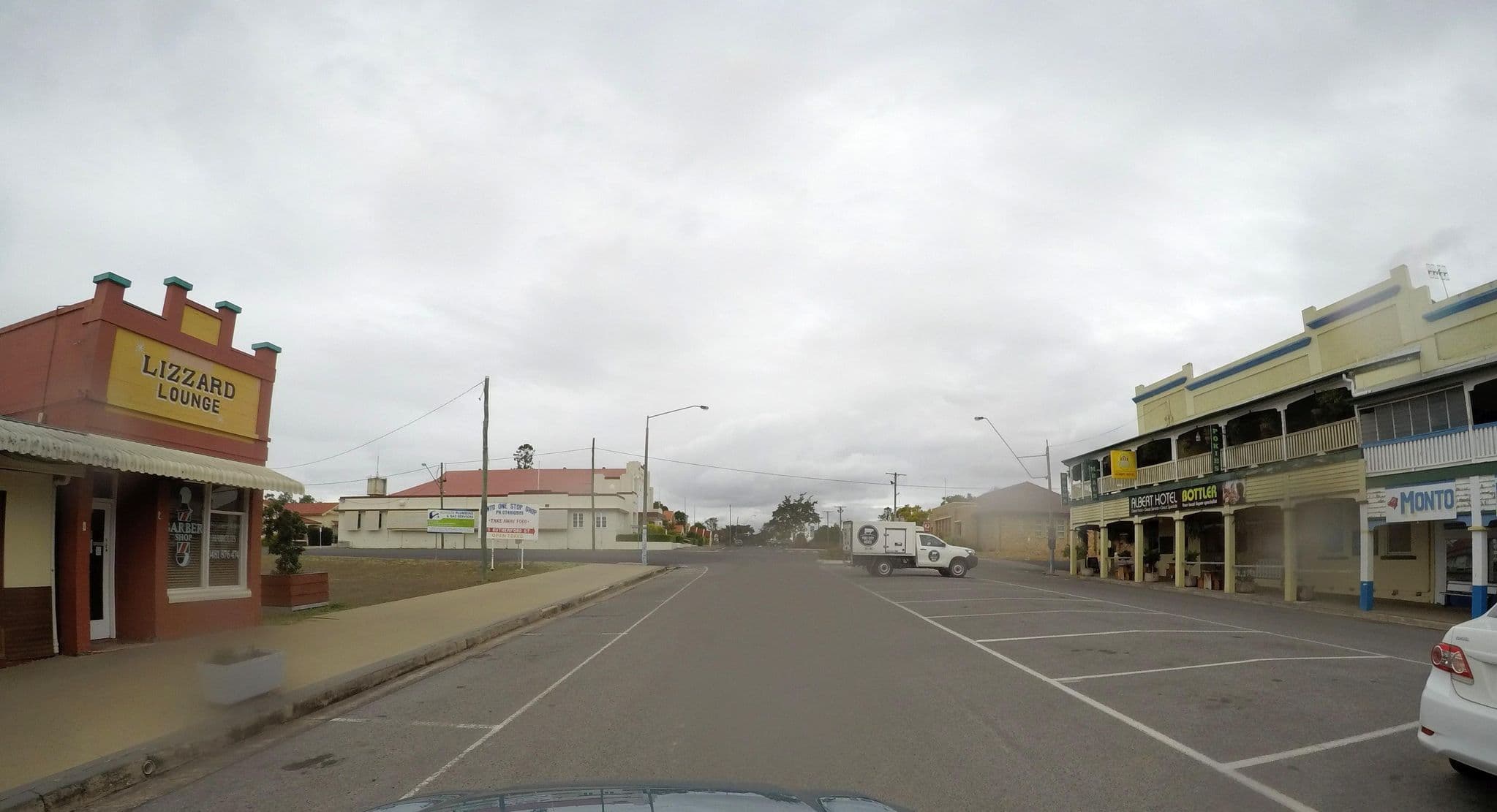 Street view near Albert Hotel, Monto — © petescarth (CC BY-SA · Mapillary)