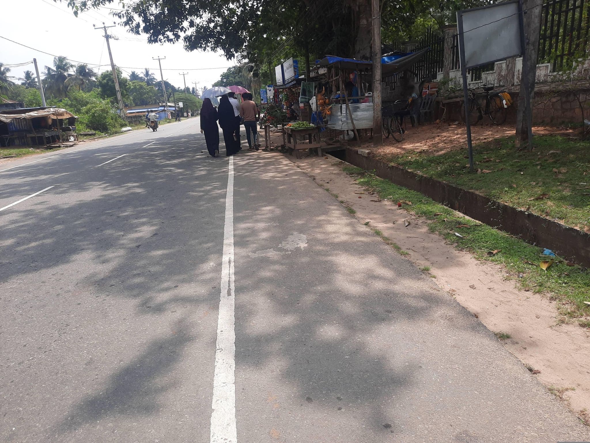 Street view near Akshaya Hotel, Eravur Town — © Fsira77 (CC BY-SA · Mapillary)