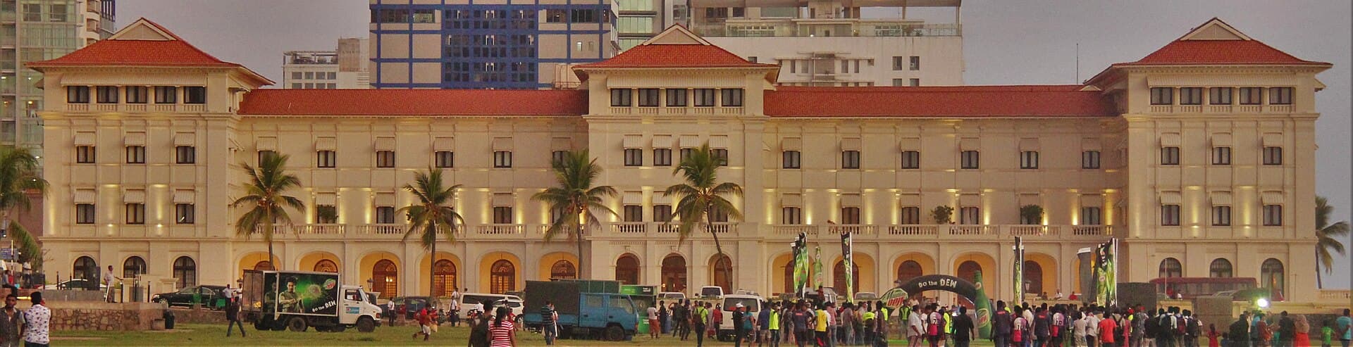 Galle Face Hotel (via Wikimedia Commons, CC BY-SA 4.0)