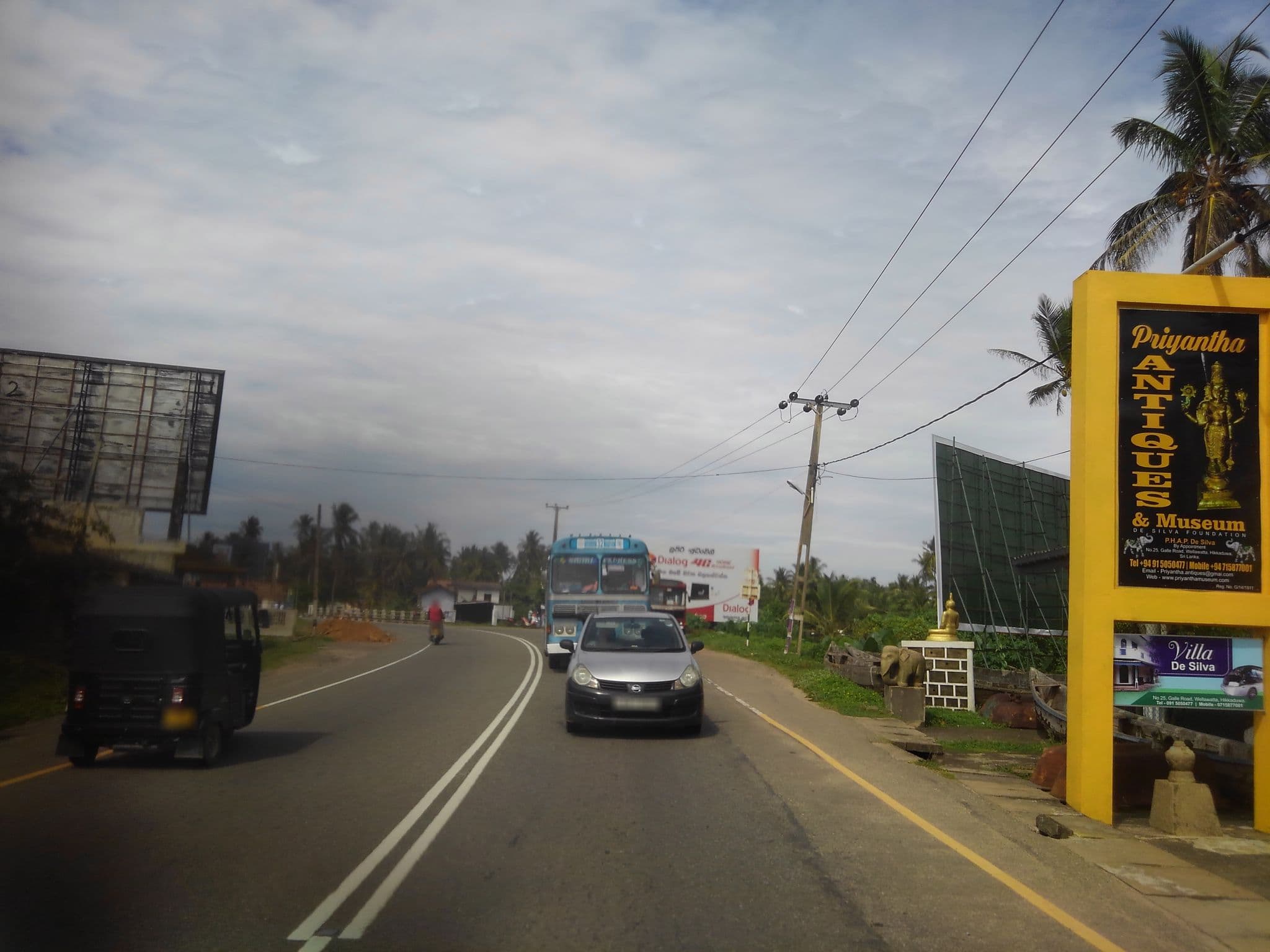 Street view near Hikka Ocean Resort, Hikkaduwa