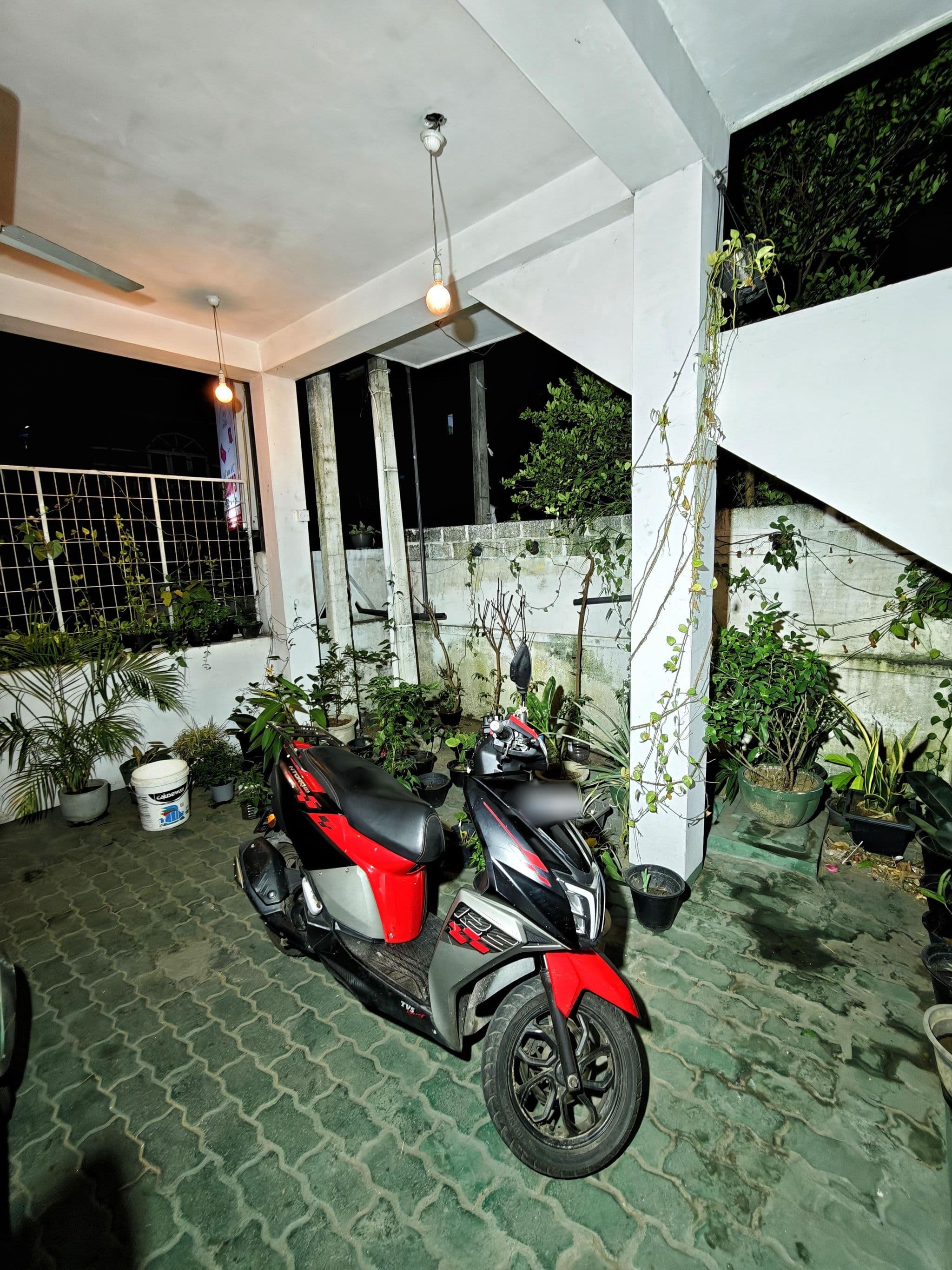 Street view near King Paradise by Hotel Oviniru, Negombo