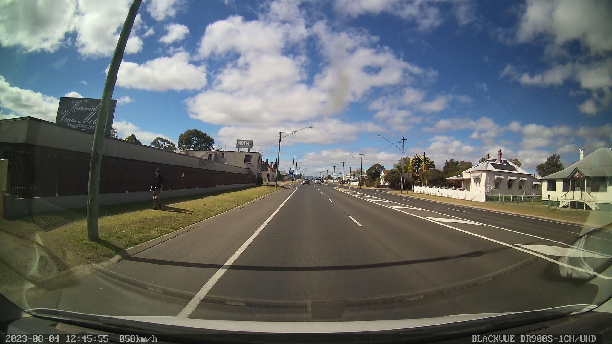 Street view near Warwick Vines Motel, Warwick — © bob3bob3 (CC BY-SA · Mapillary)
