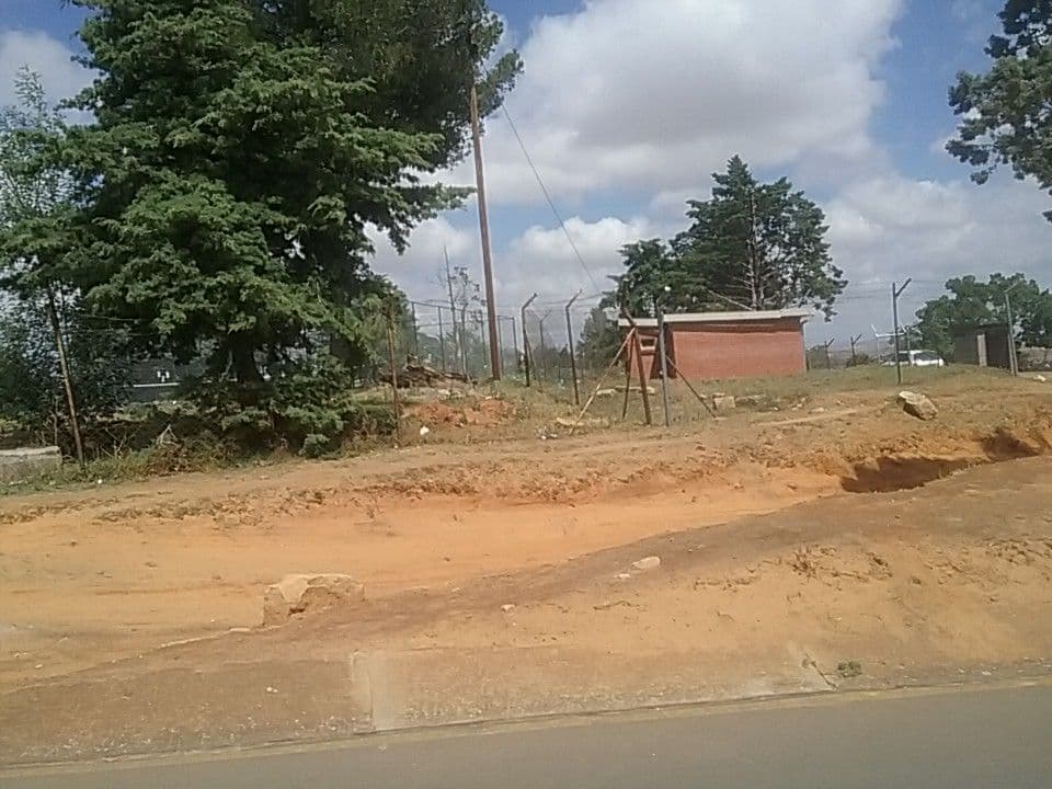 Street view near Blue Mountain Inn, Teyateyaneng — © nuts2001 (CC BY-SA · Mapillary)