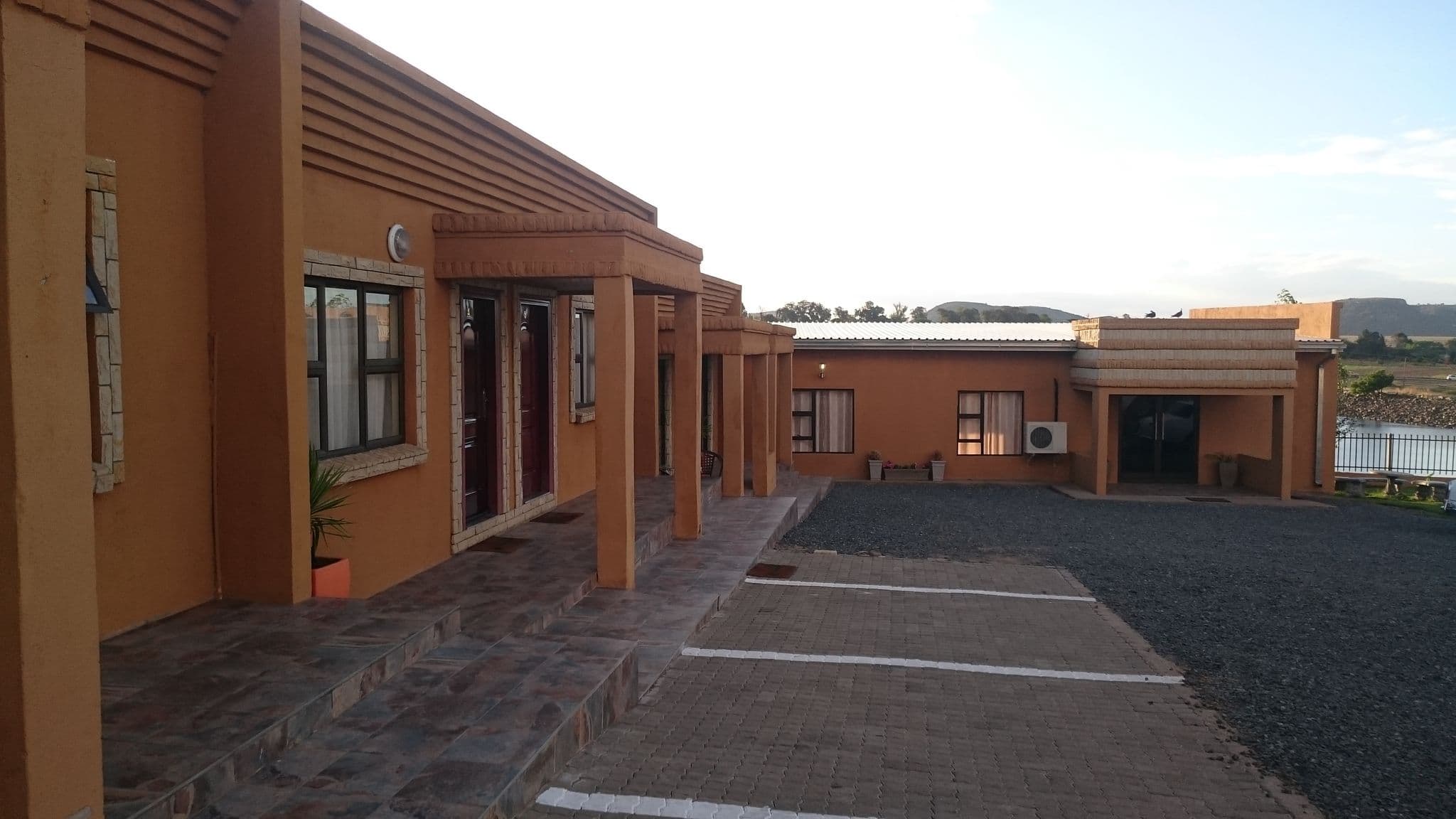 Street view near Lakeview Guest House, Mabote — © separaka (CC BY-SA · Mapillary)