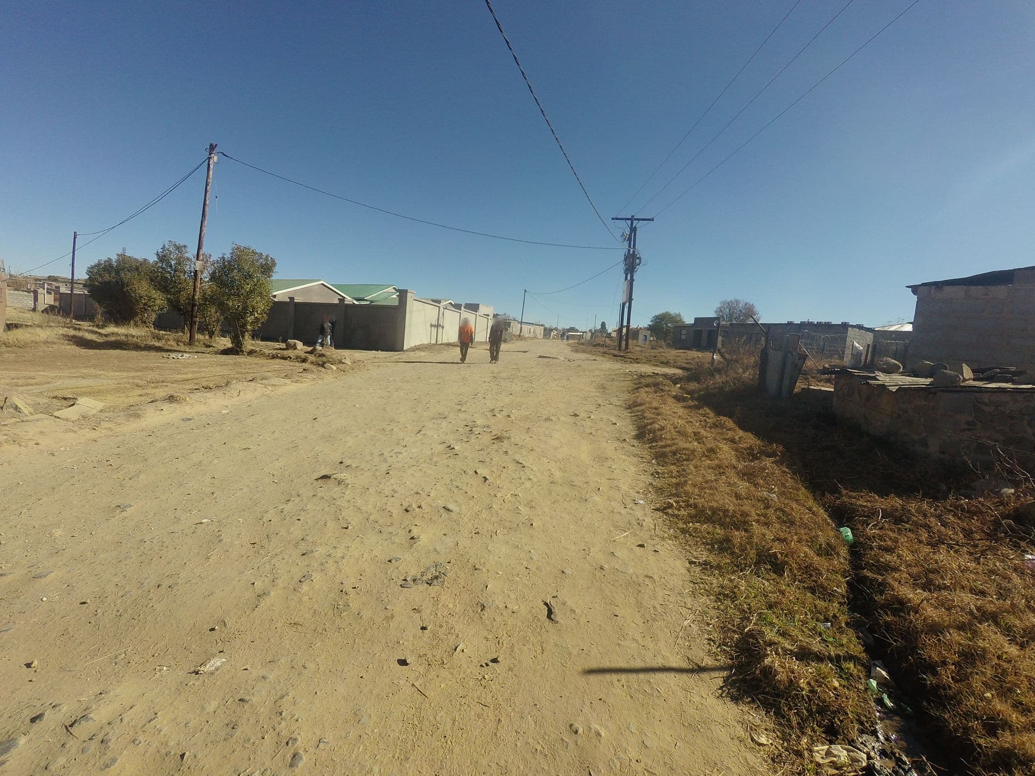 Street view near The Clan Guesthouse, Mabote — © nuts2001 (CC BY-SA · Mapillary)