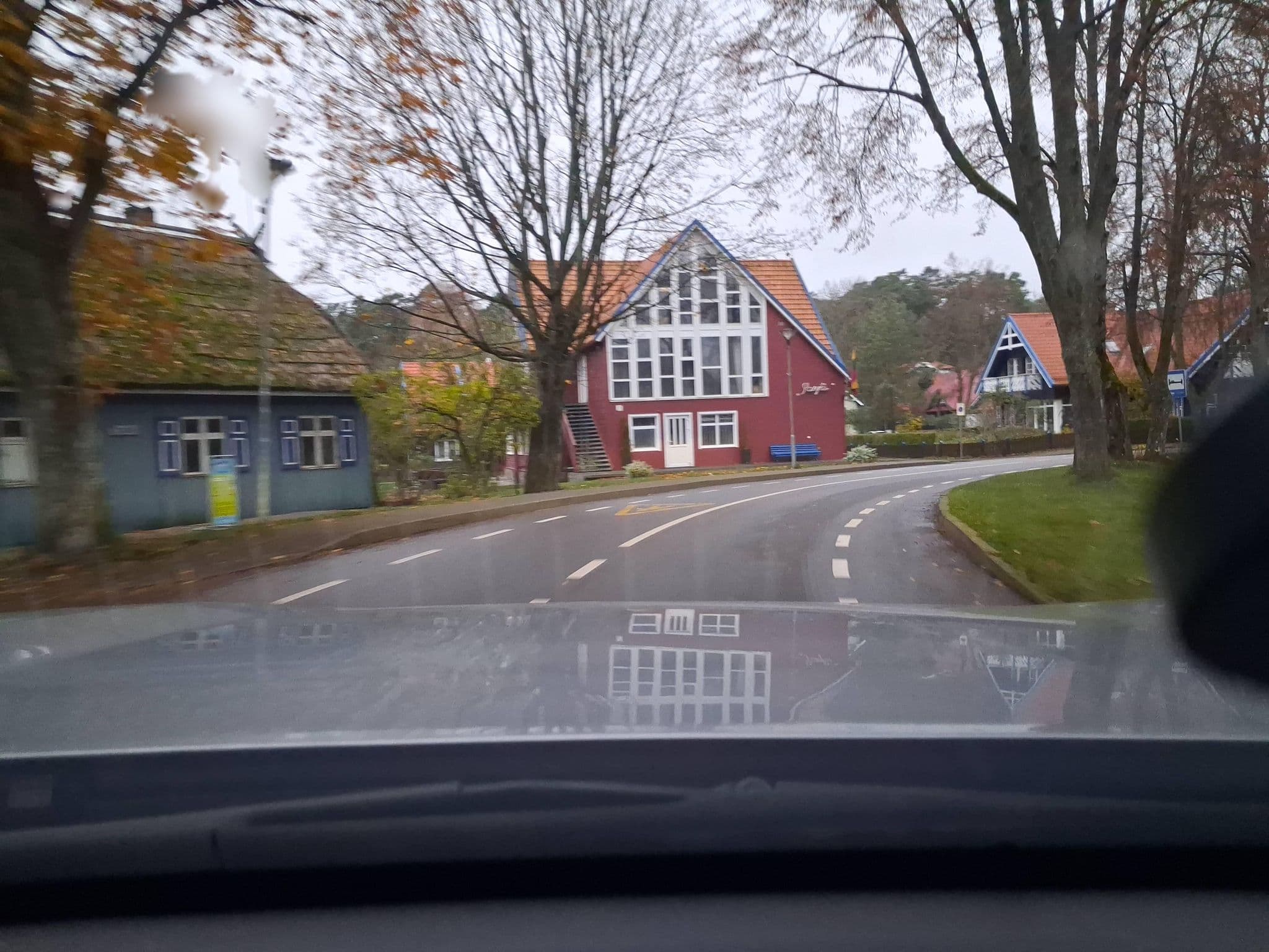 Street view near Viešbutis Jūratė, Nida — © MindaugasR_Vakaru (CC BY-SA · Mapillary)