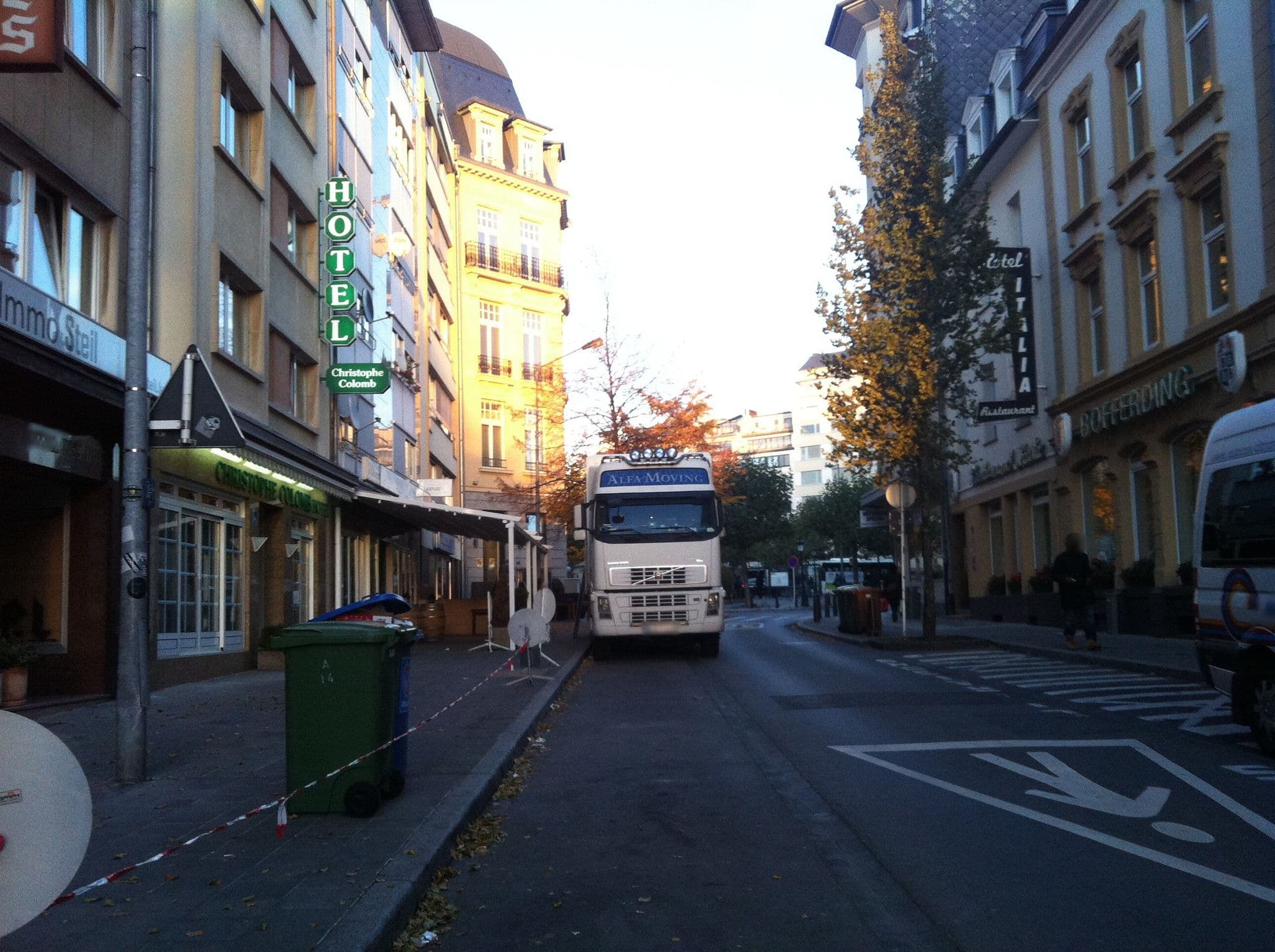 Street view near Hôtel des Ducs, Gare — © miguel_andrade (CC BY-SA · Mapillary)